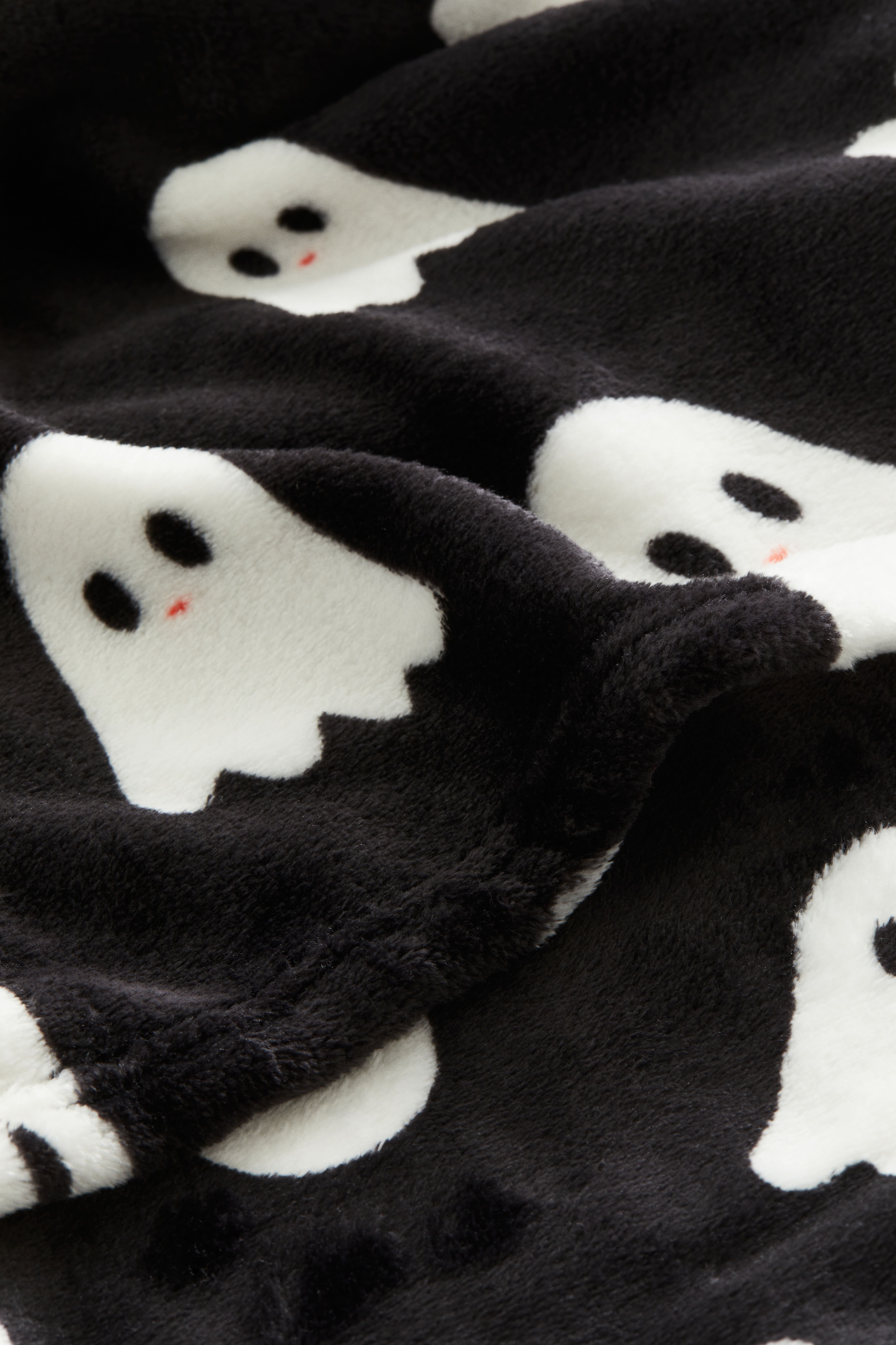 Patterned Fleece Throw Black ghosts Home All H M CA