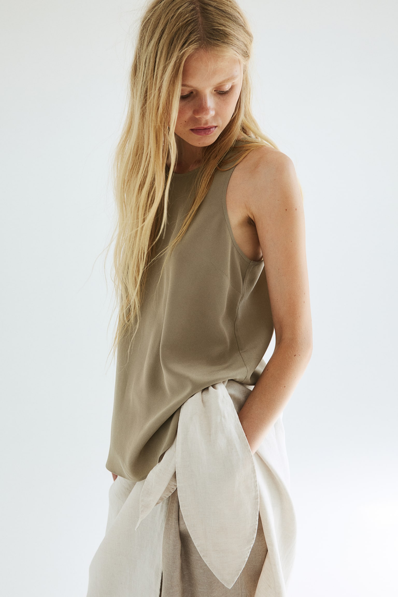 Silk Crêpe Top - Khaki beige/Black/Light beige/Dusky green/Cerise/Light beige - 7