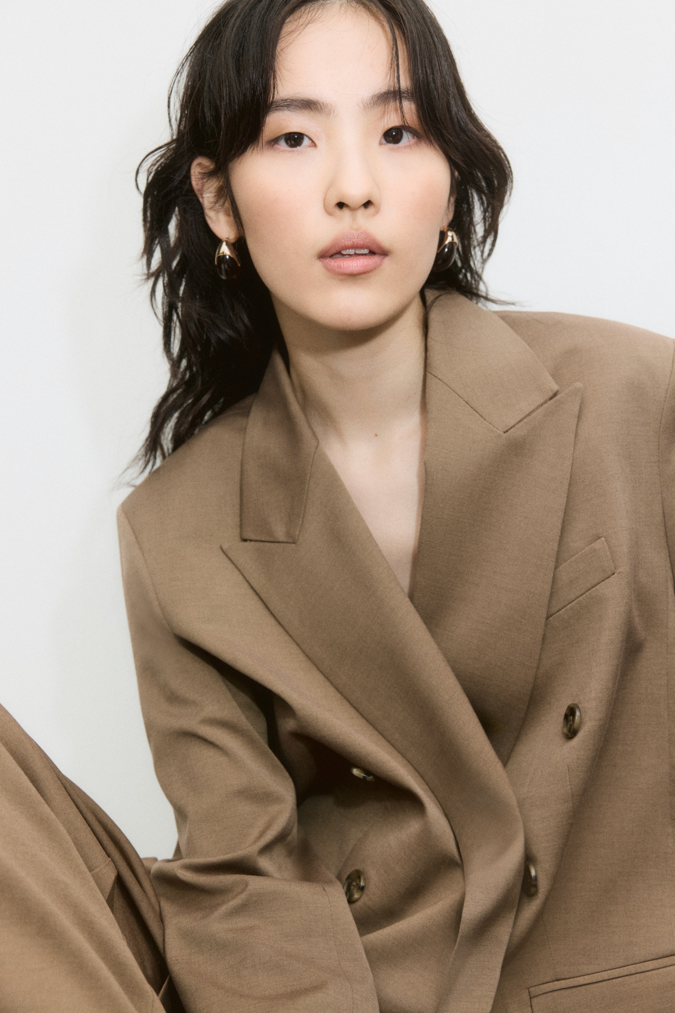 Ladies - Dark brown/Gold-coloured Statement hoop earrings  - H&M