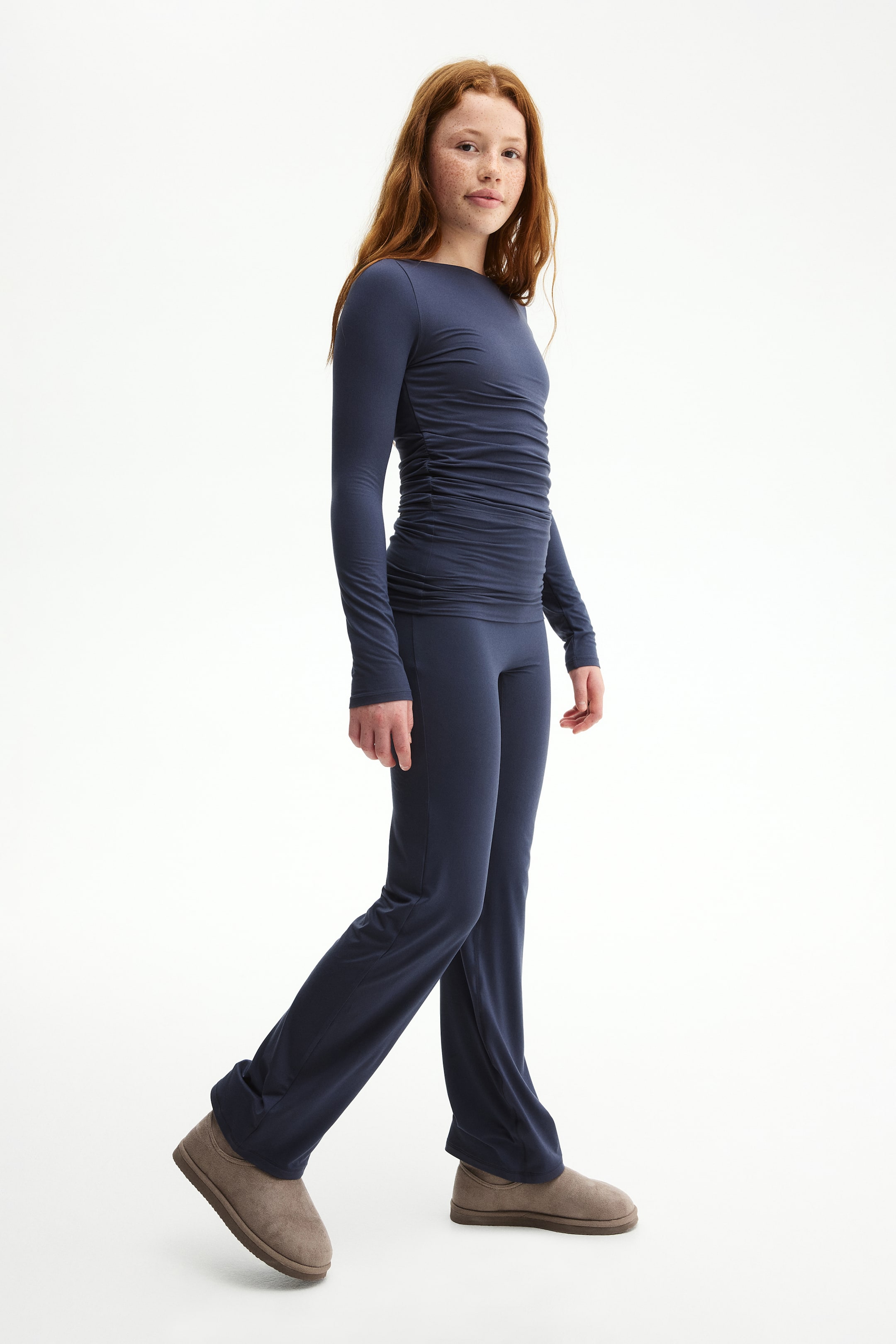 Ampliar la imagen: Leggings de yoga acampanados con SoftMove™ - Dark dusty blue - Kids | H&M MX 3