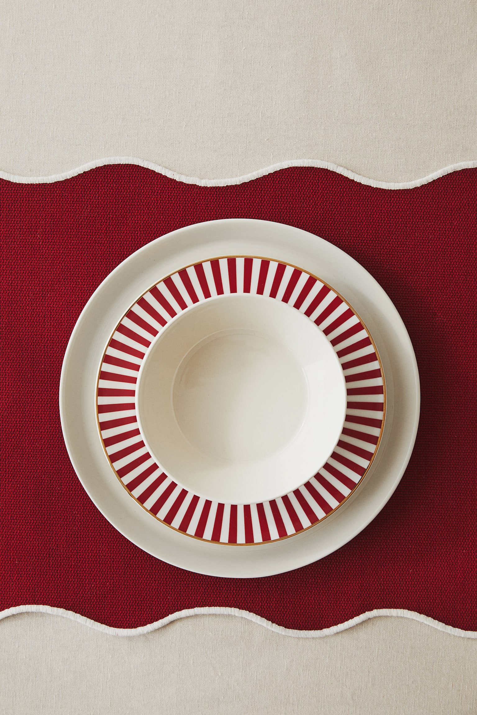 2-pack scallop-edged place mats - Red/Pink/Red/Purple/Light beige - 2