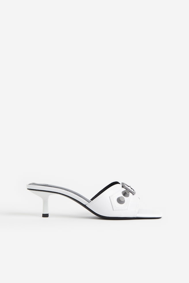 Sandaletten mit Nieten - Weiß/Schwarz - 2