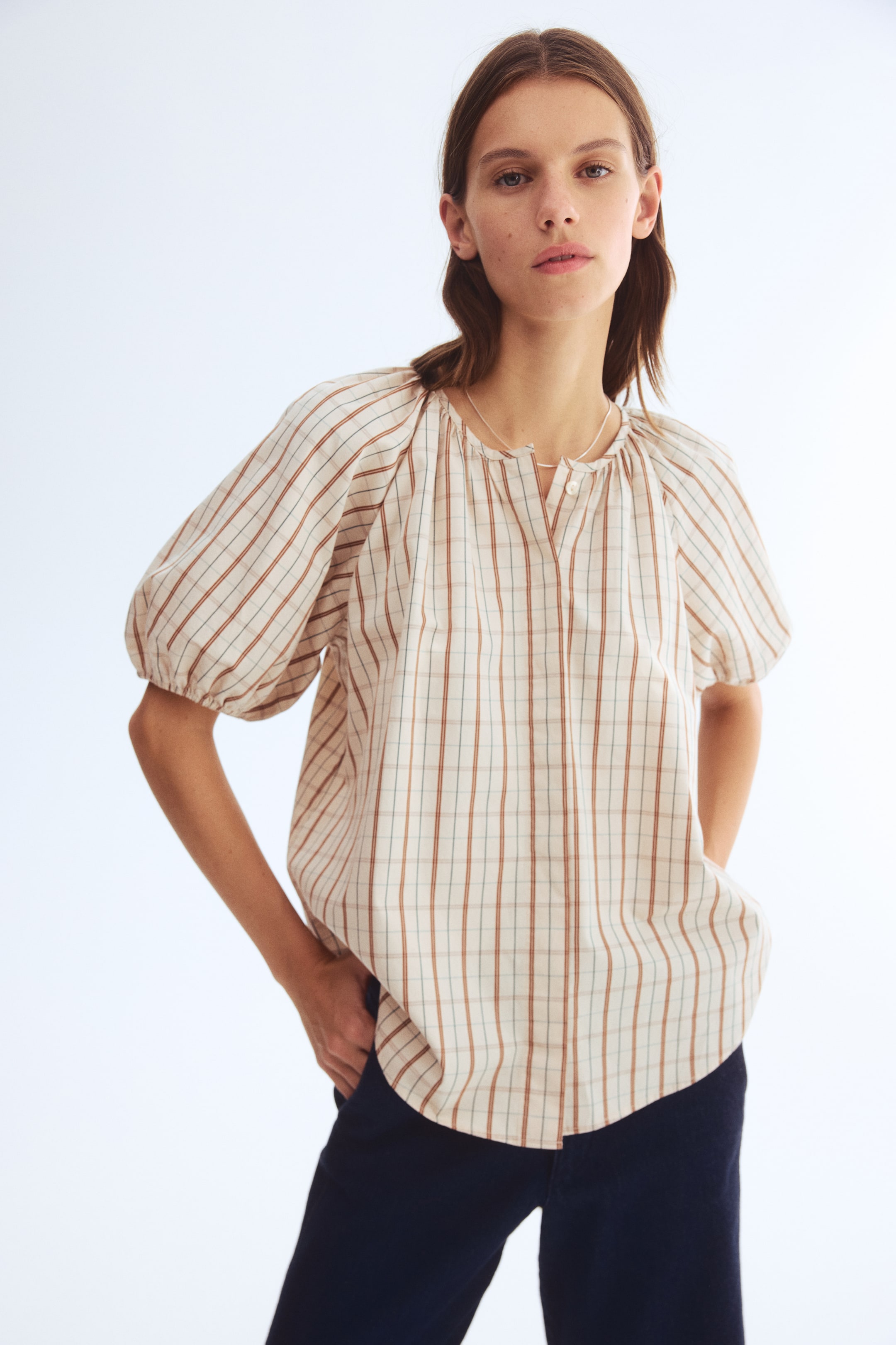 Ampliar la imagen: Blusa de algodón con mangas abombadas - Beige claro/Cuadros - Ladies | H&M MX 1