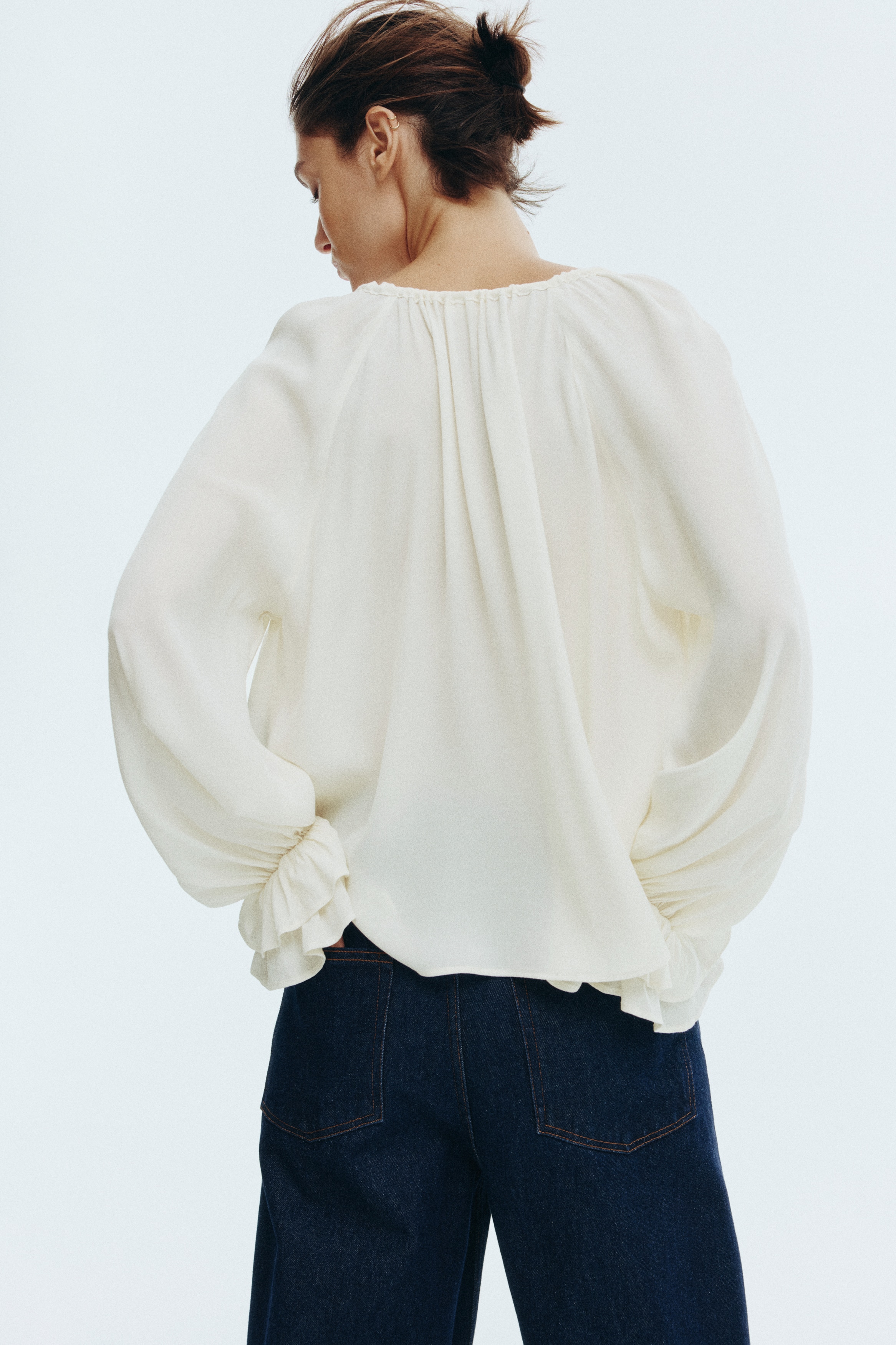 Frilled-sleeve blouse