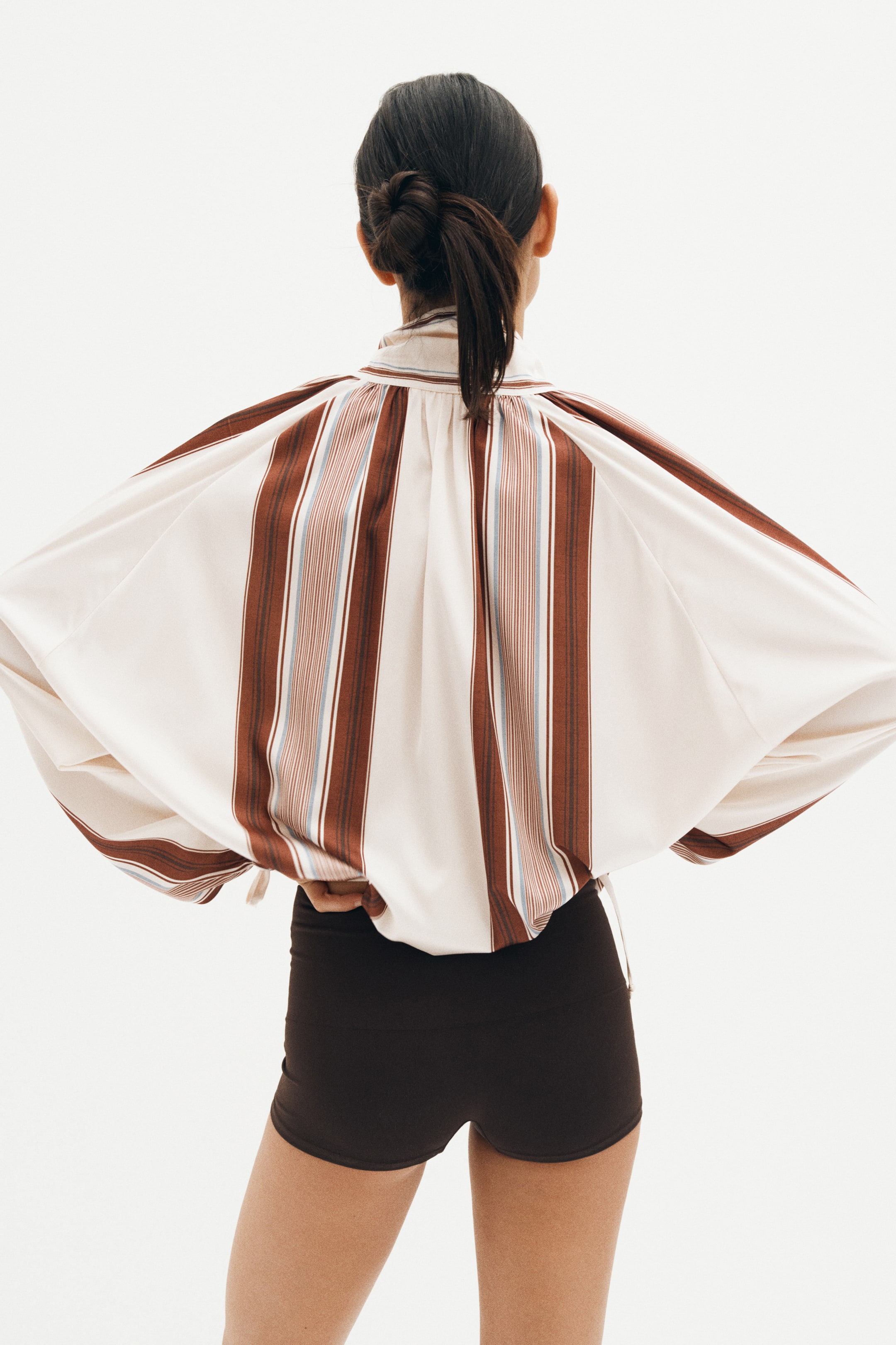 Женские куртки H&M Scarf-Collar Satin Jacket — фото 6