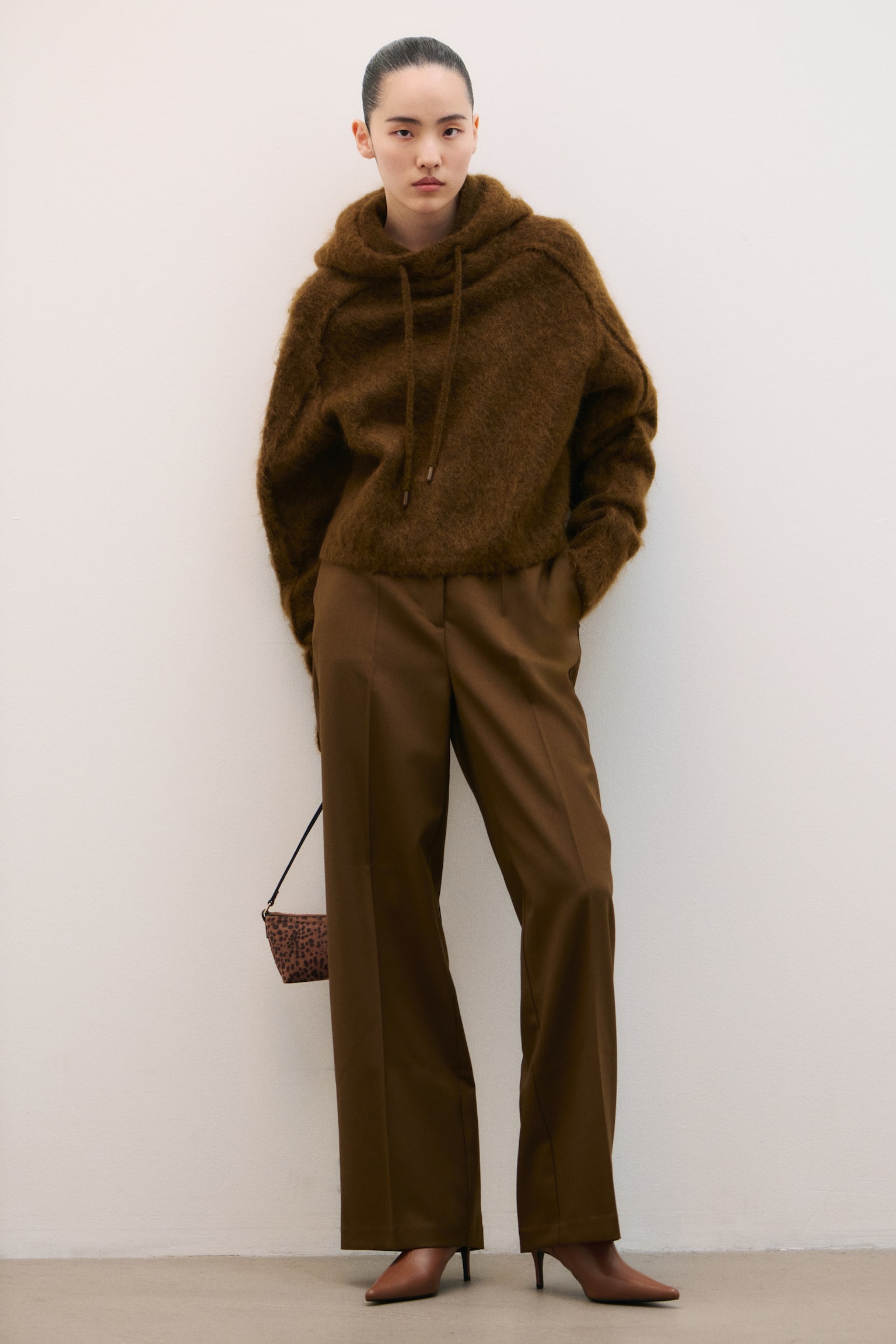 מגפונים עם עקב - חום/שחור - 1