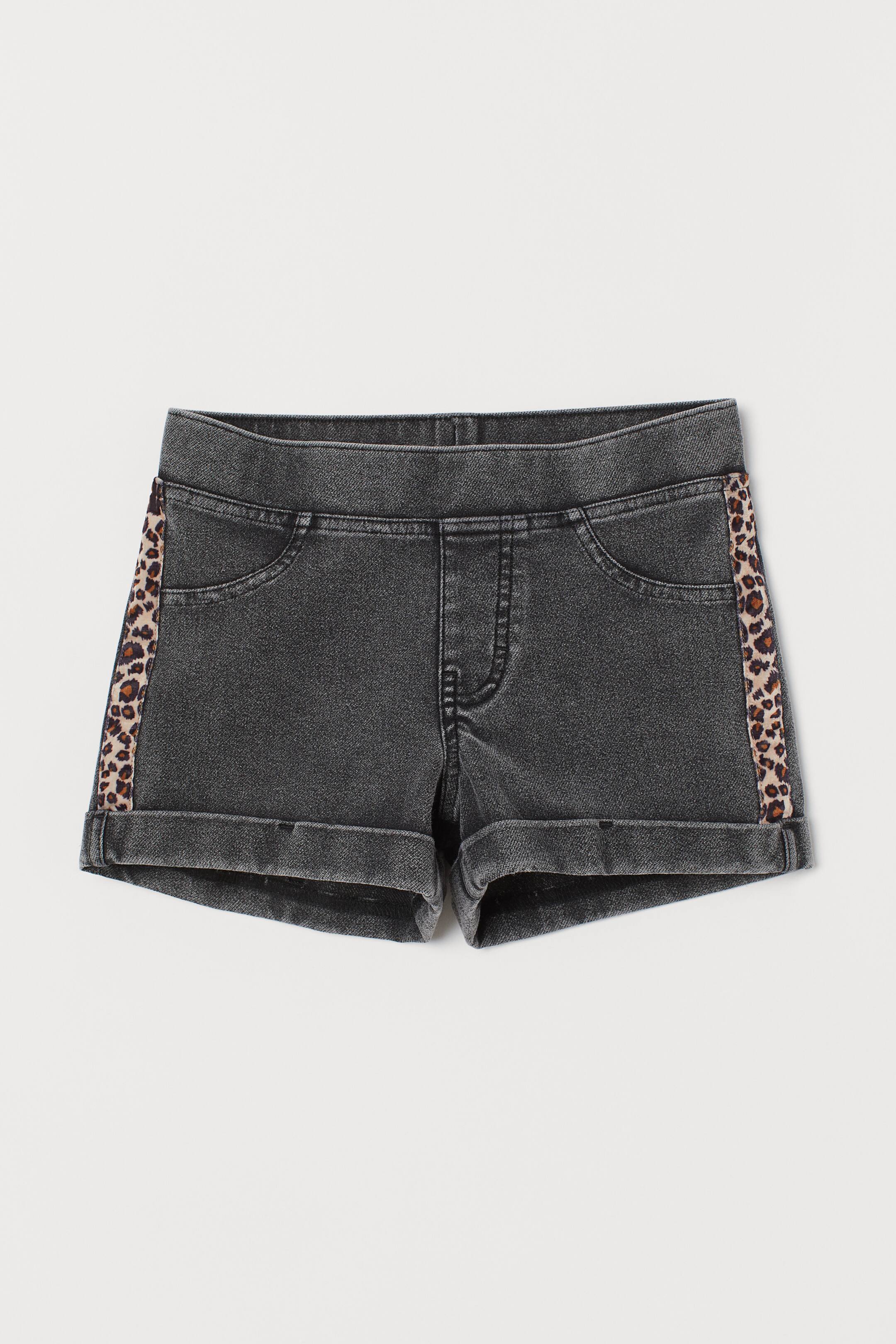 Größeres Bild ansehen: Shorts im Denimlook - Grau/Leopardenmuster - Kids | H&M DE 1