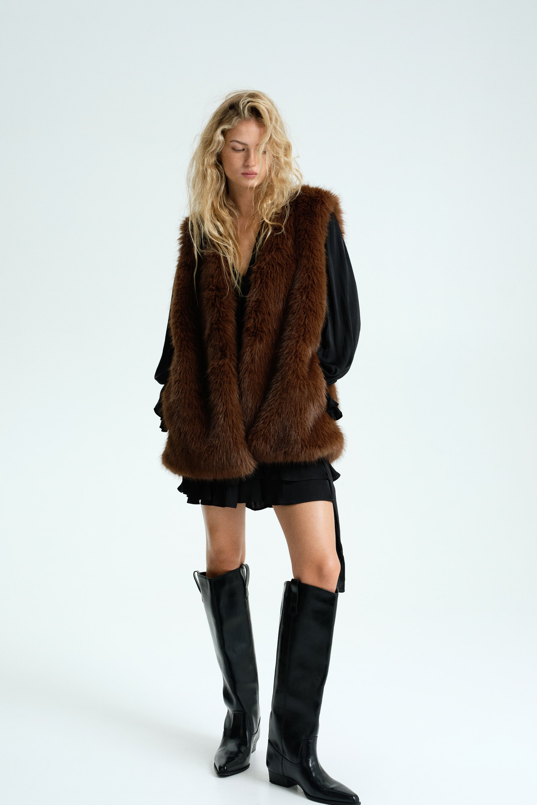 View larger image: Fluffy gilet - Dark brown - Ladies | H&M HK 3