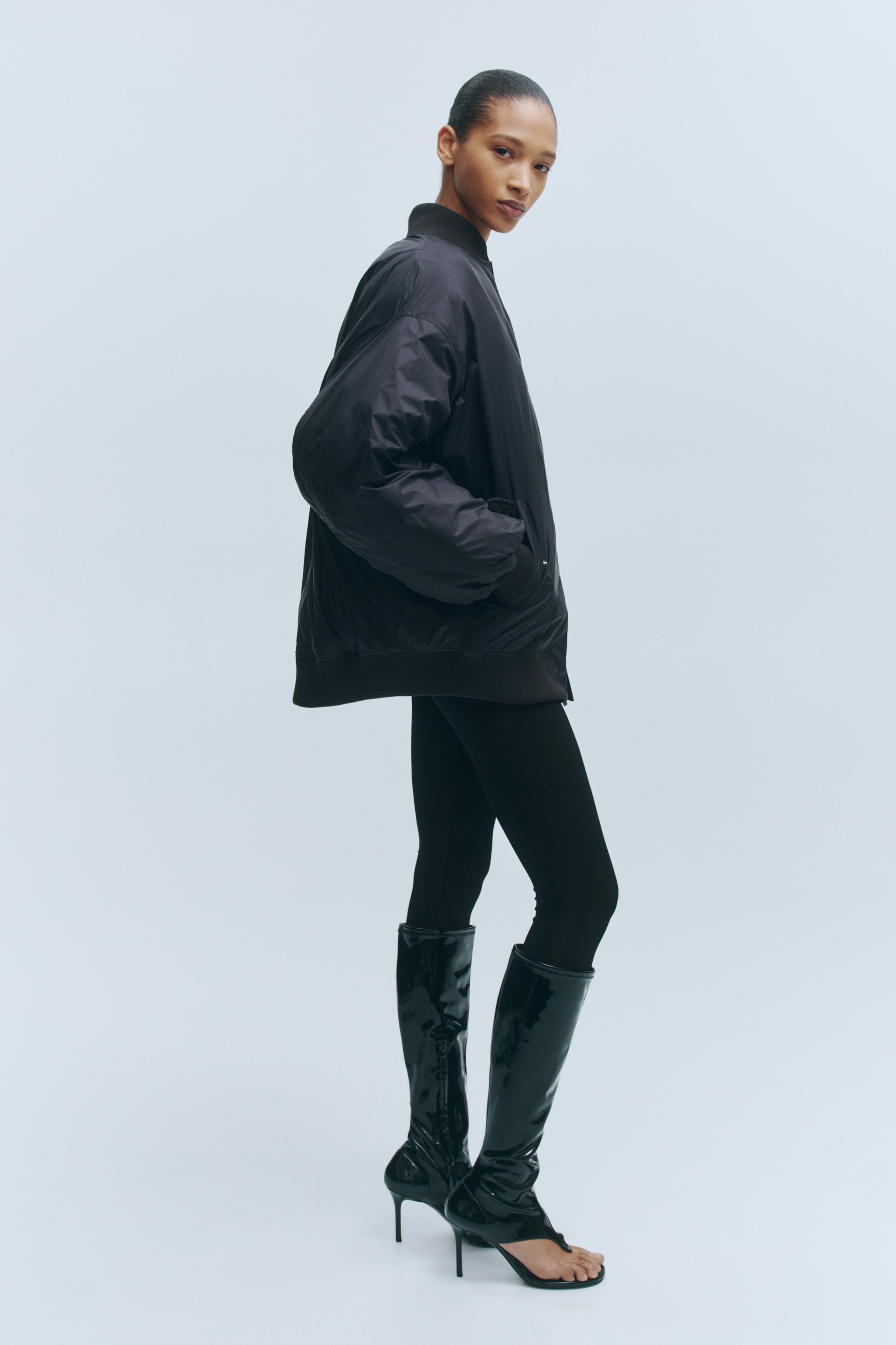 Женские куртки H&M Oversized Down Bomber Jacket — фото 5