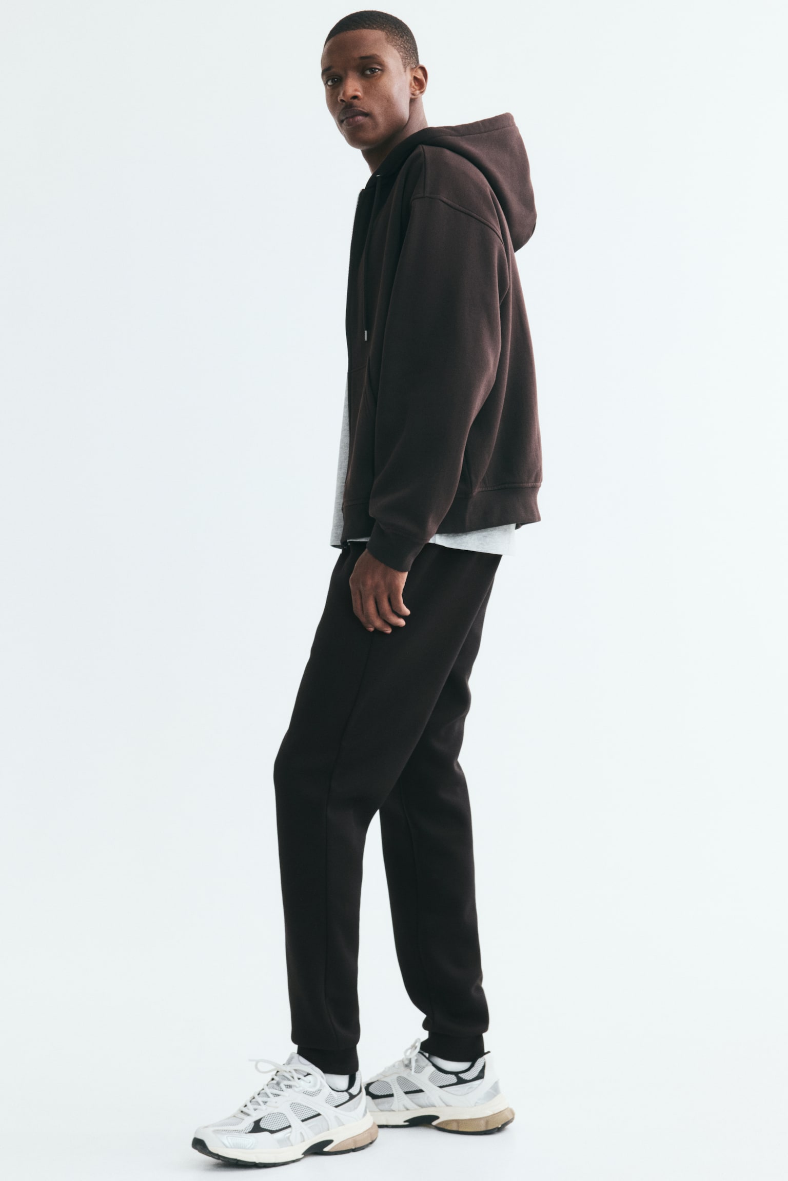 Мужские брюки H&M Regular-Fit Interlock Sweatpants, цвет: Чёрный — фото 5