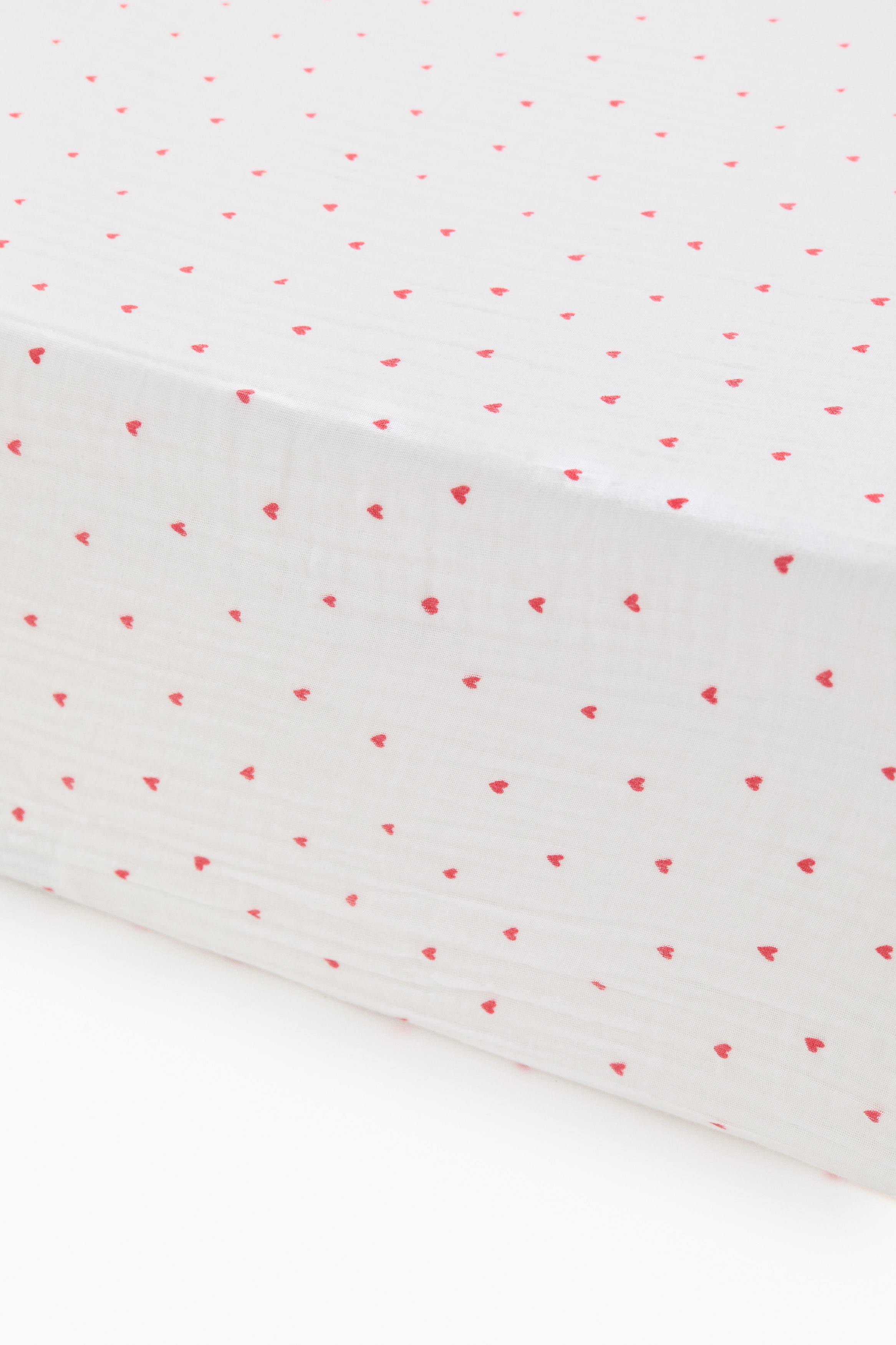 Muslin Fitted Crib Sheet - White/hearts