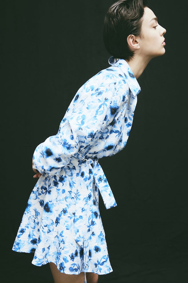 Robe chemise avec ceinture à nouer - Blanc/bleu/fleuri/Noir/motif - 1