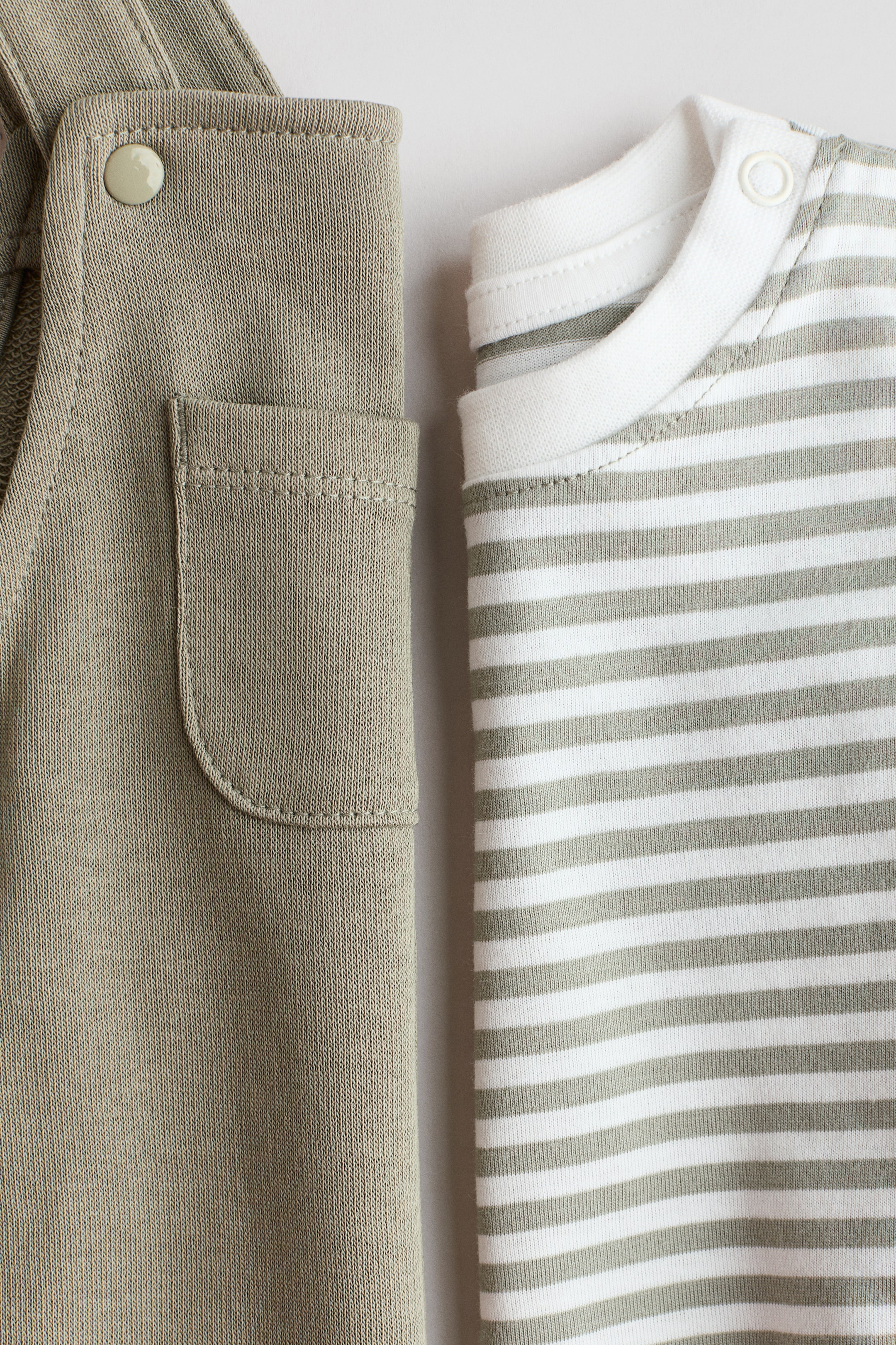 Ensemble 2 pièces T-shirt et salopette