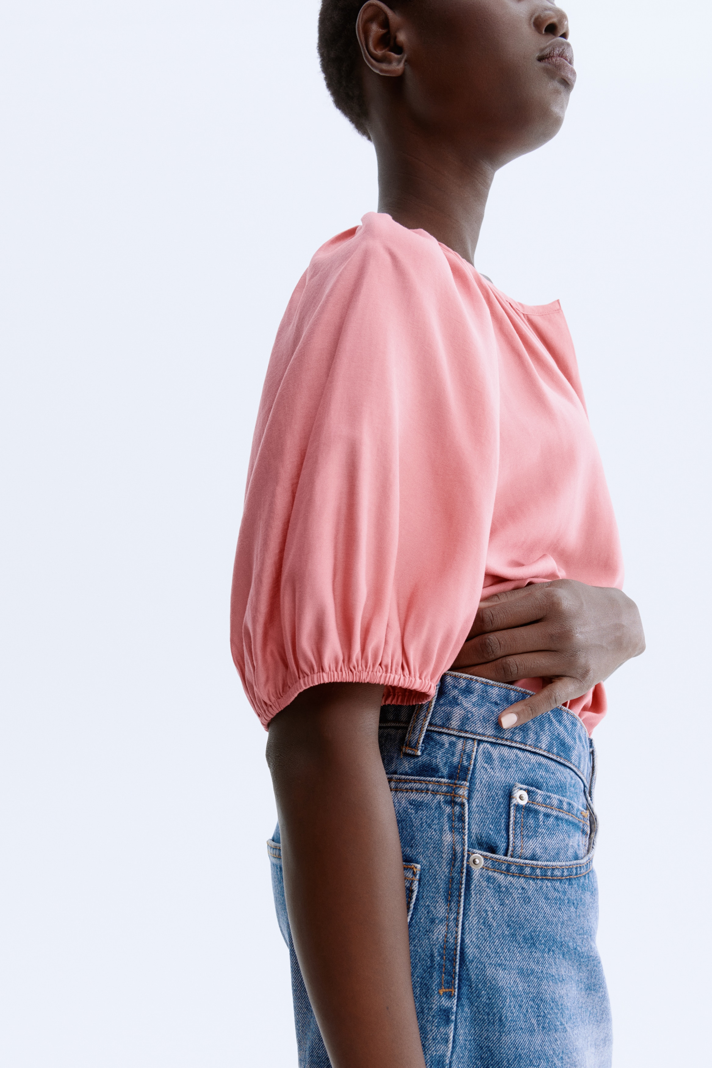 Balloon-sleeved blouse