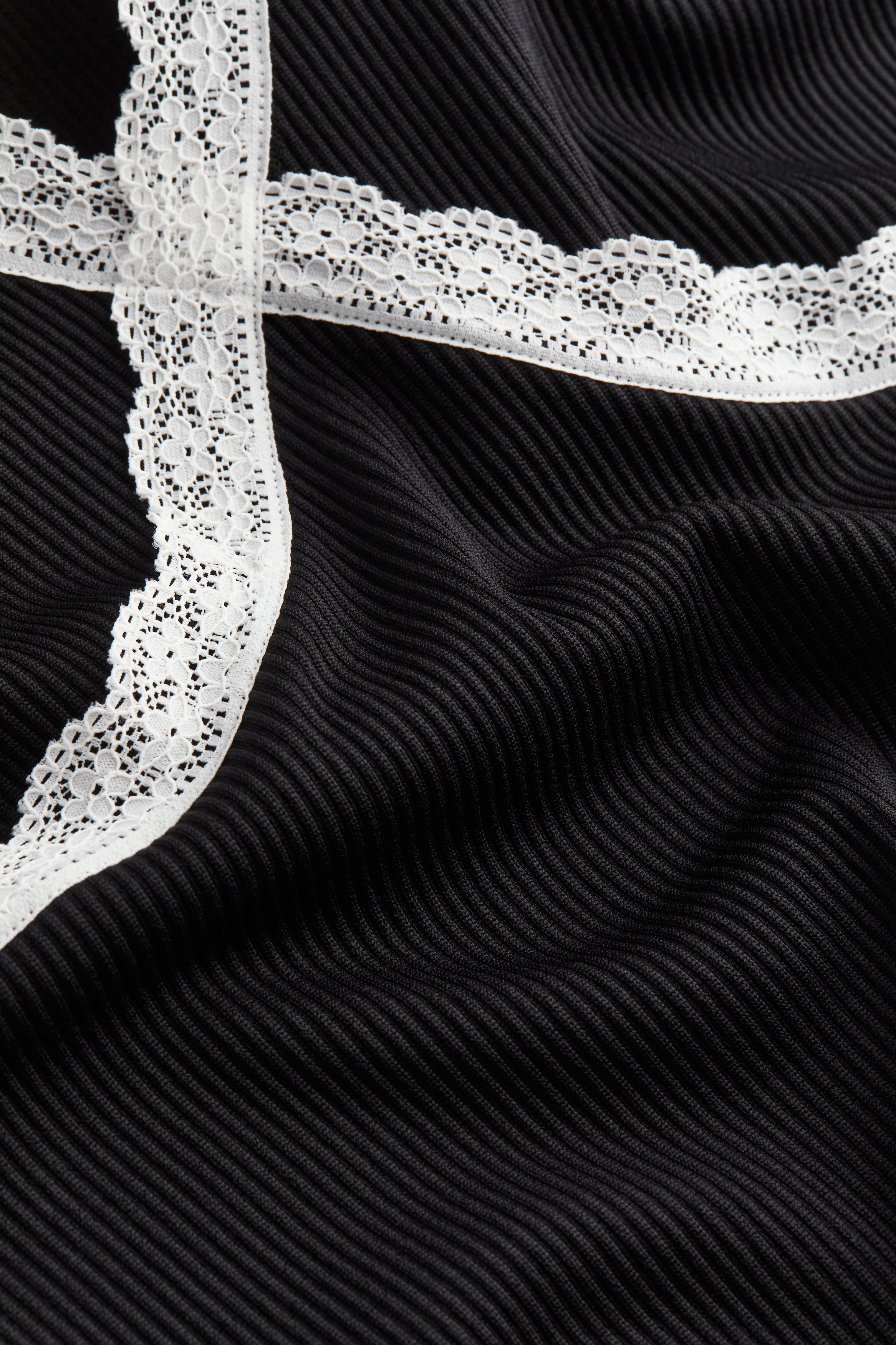 Women's Black Lace-trimmed ribbed dress | H&M