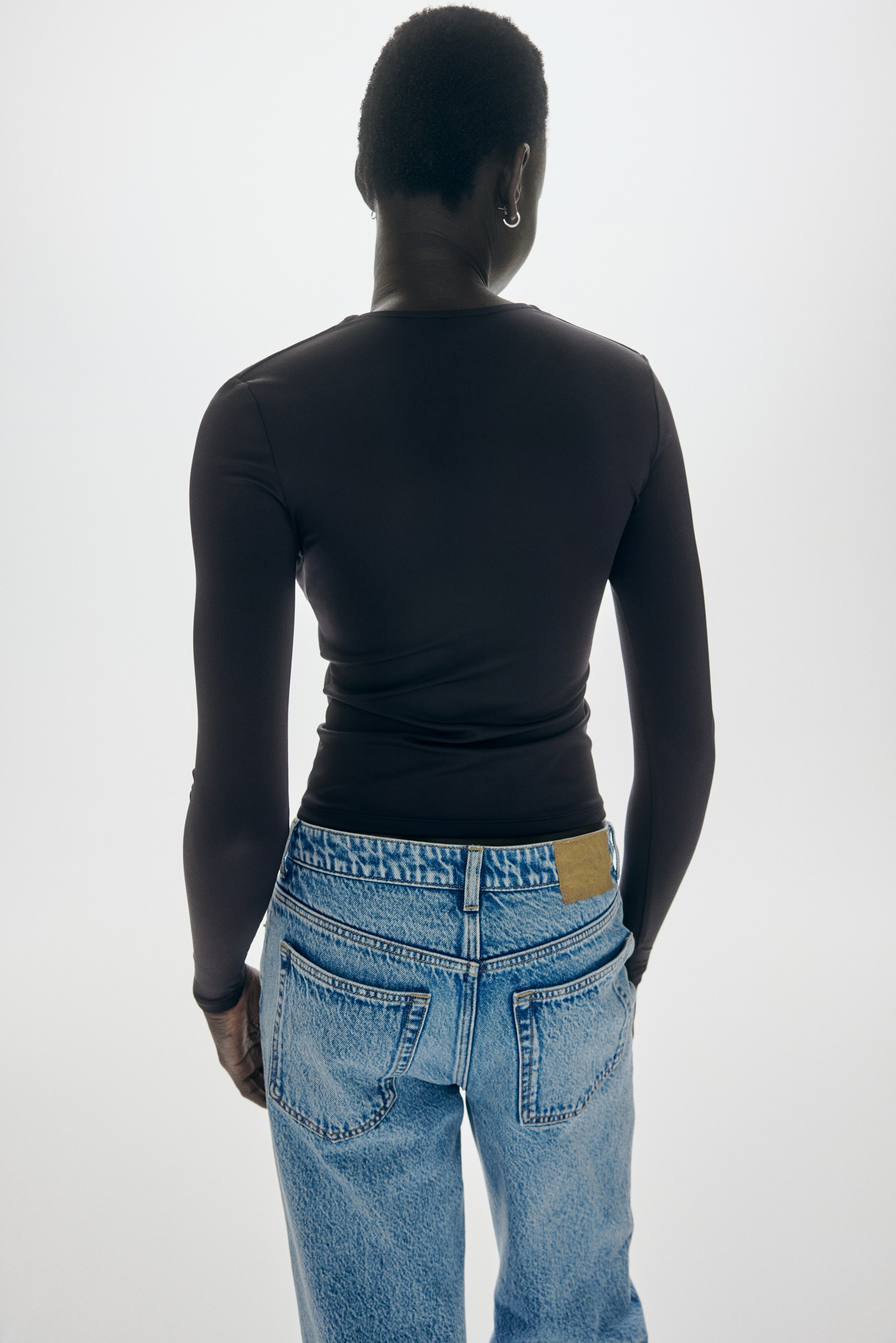 Long-sleeved microfibre top