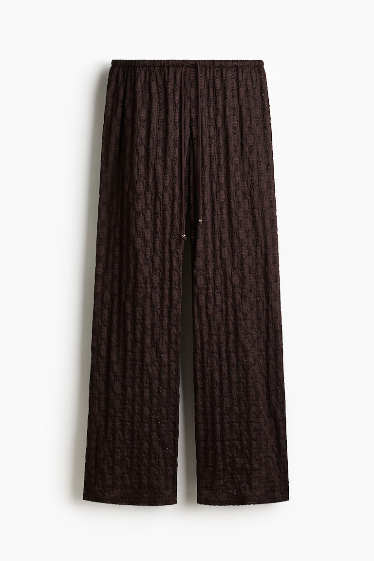 Pantalone sa učkurom i efektom čipke