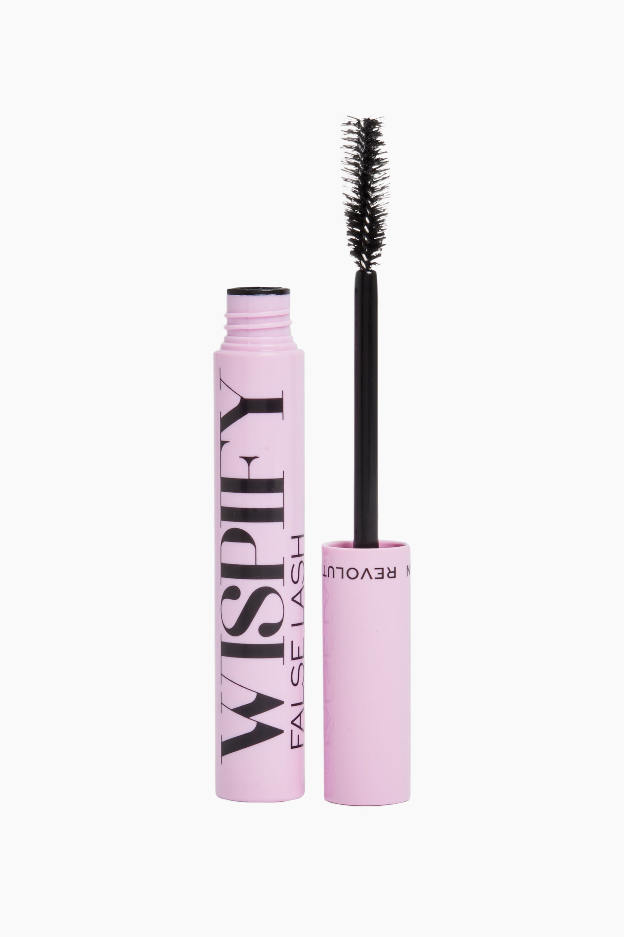 Visa större bild: Denna mascara visas i en öppen, ljusrosa tub som står vertikalt bredvid sitt matchande lock med applikatorn fäst. Tuben har tydlig svart vertikal text som lyder "WISPIFY FALSE LASH", medan applikatorn sträcker sig uppåt för att visa en tät, svart borste med strån.