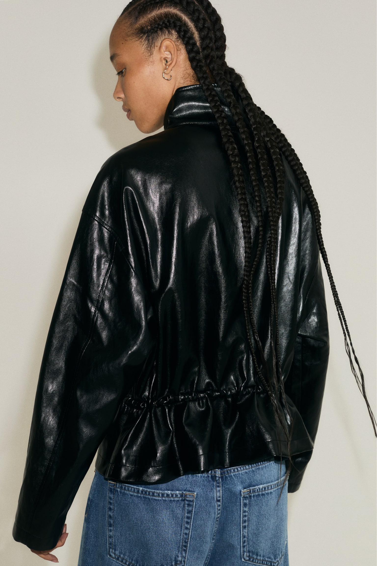 Женская куртка H&M Coated Drawstring, цвет: Чёрный — фото 5