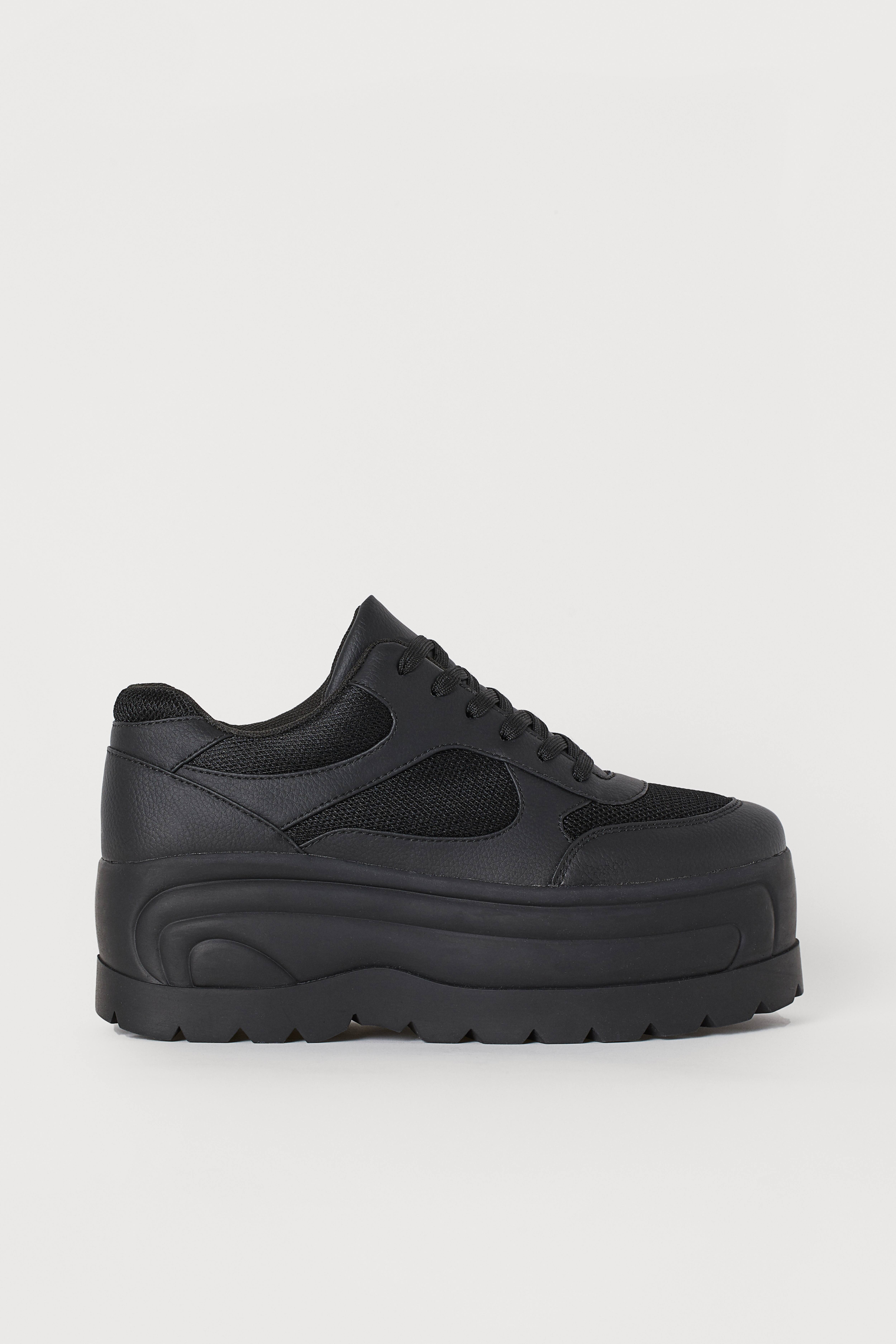 Tenis negro retailer plataforma