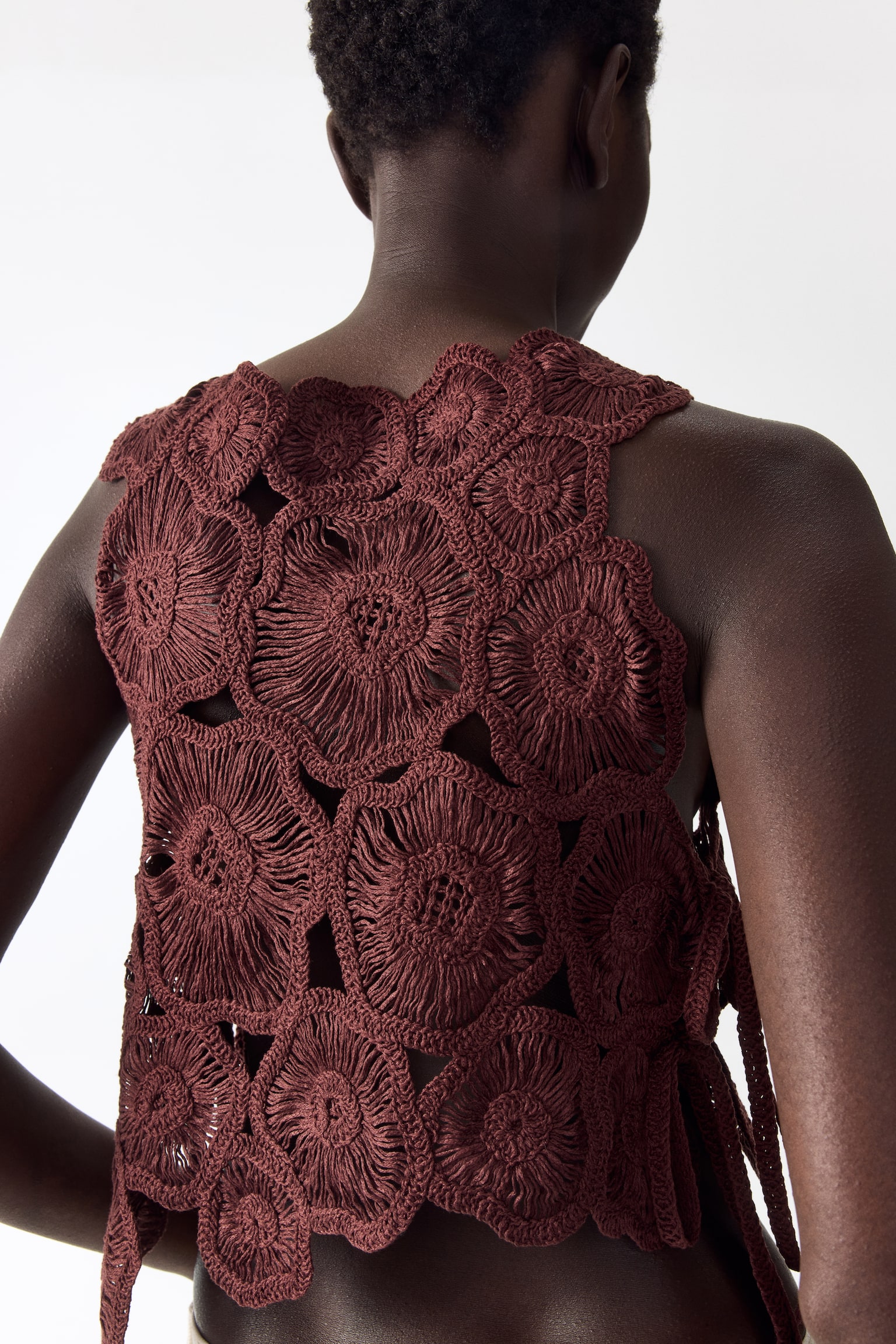 Asymmetric crochet-look top - 4