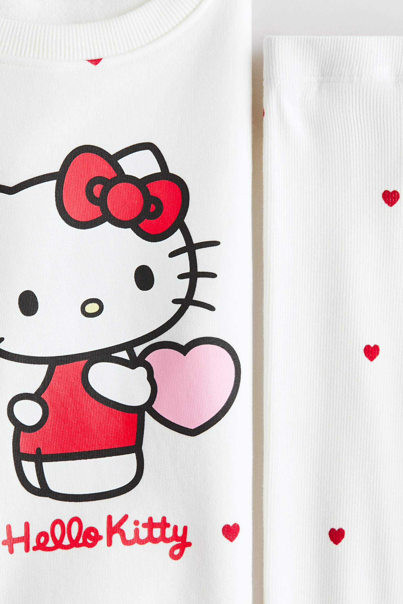 2-piece top and leggings set - Cream/Hello Kitty/White/Minnie Mouse/Light pink/Frozen/Light purple/Minnie Mouse/Light blue/Cinnamoroll/White/Peppa Pig/Navy blue/Lilo & Stitch/Light purple/PAW Patrol/Pink/Cinderella/Light pink/Bluey - 2