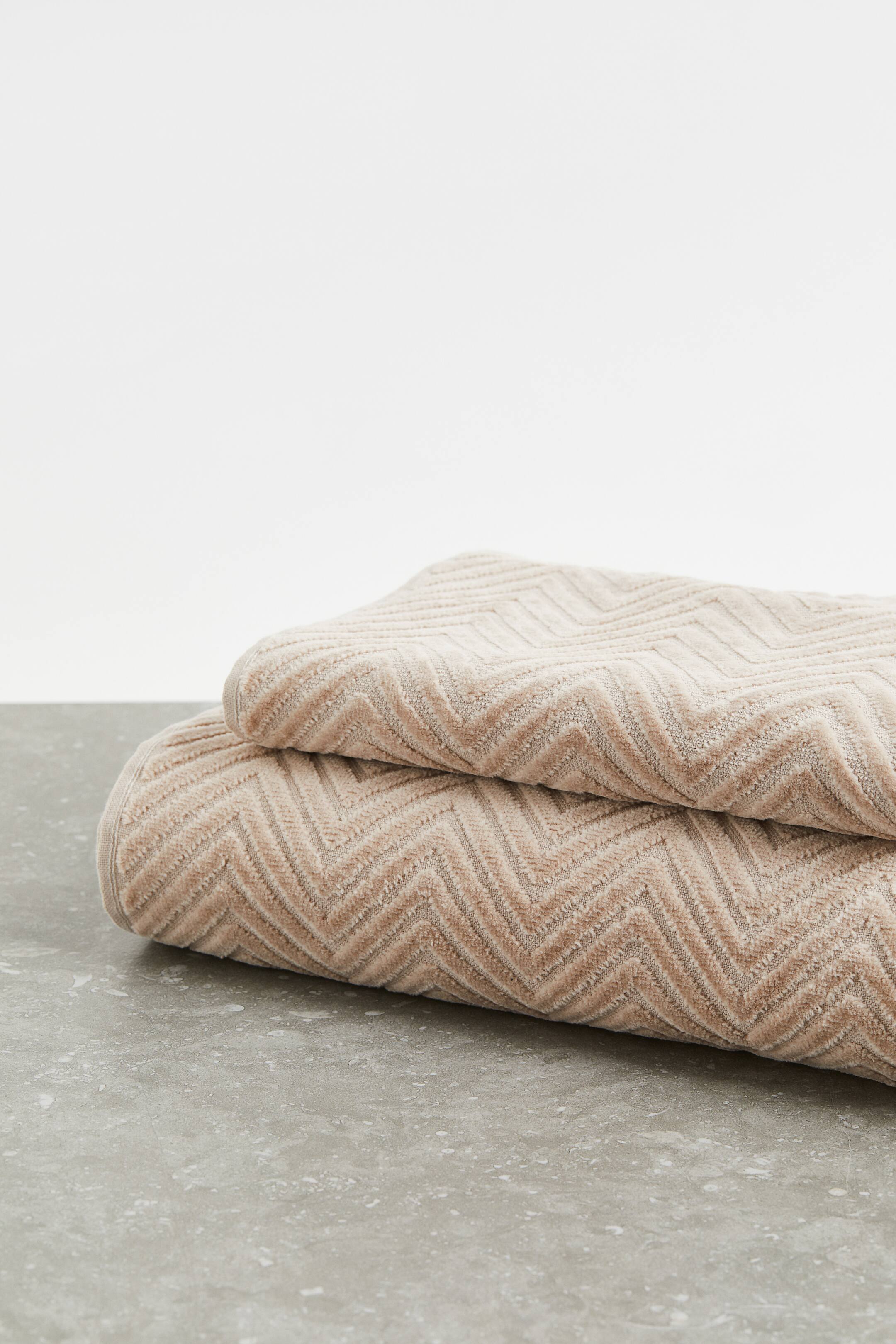 Grotere afbeelding bekijken: Handdoek met visgraatdessin - Lichtbeige - HOME | H&M NL 4