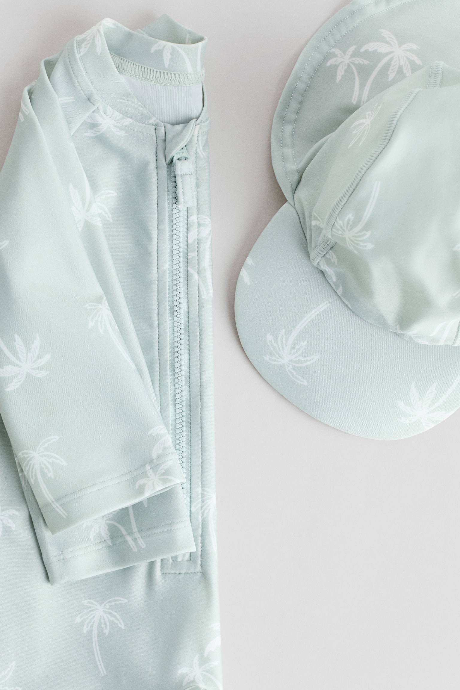 Conjunto con protección UPF 50 - Turquesa claro/Palmeras/Rosa claro/Cerezas/Blanco/Animales marinos/Rosa/Floreado/Azul claro/Franjas/Verde claro/Leopardo - 2