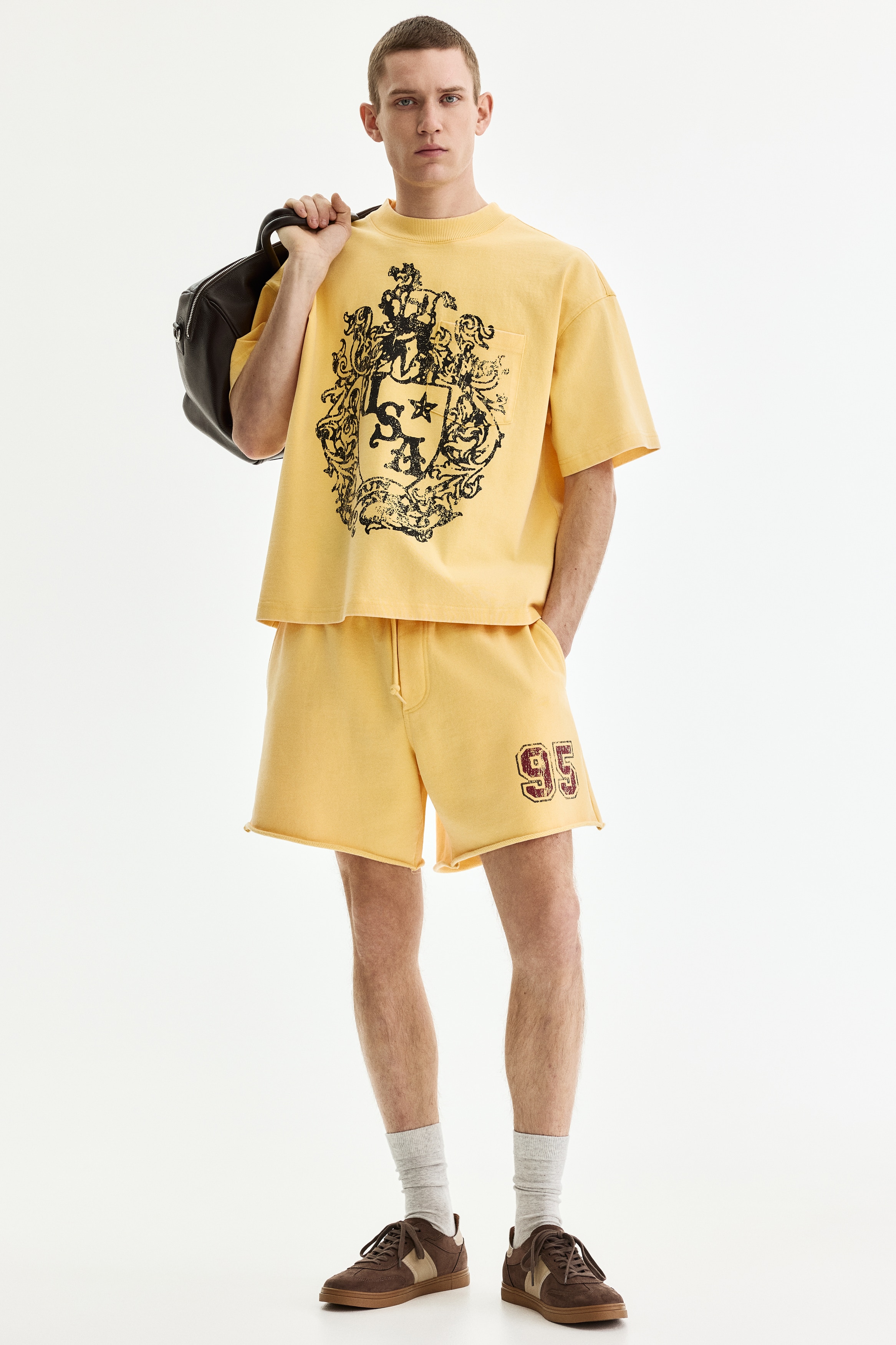 Relaxed-Fit Printed SweatshortsModel