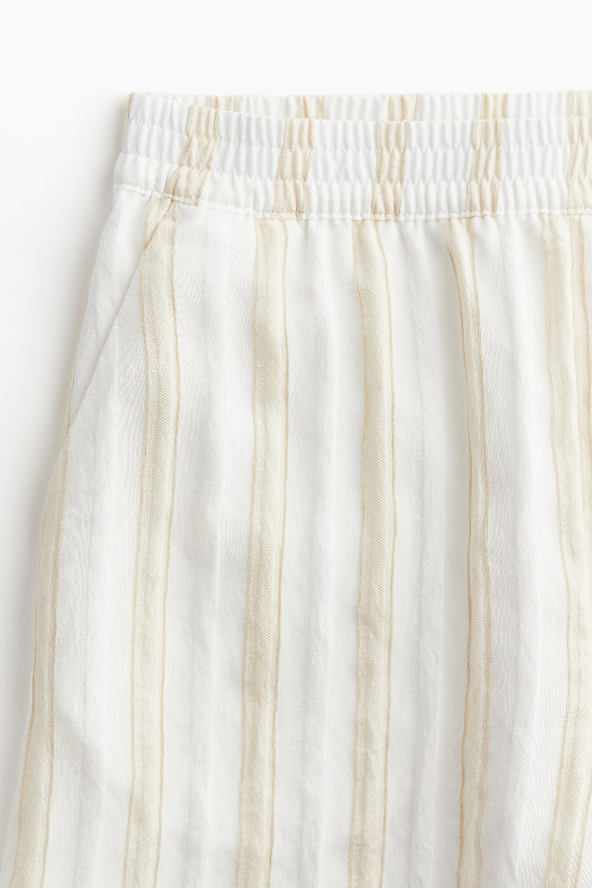 Pull-on shorts