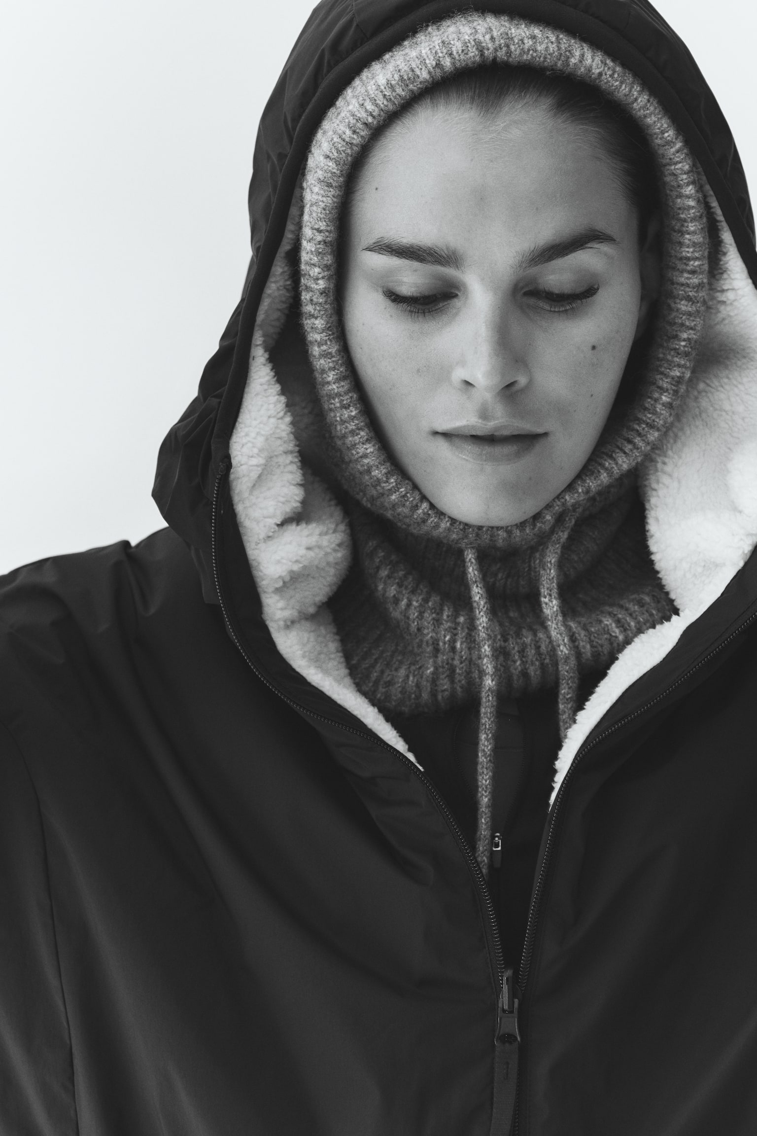 Женская куртка H&M Warm Reversible Activewear, цвет: Чёрный / Кремовый — фото 6
