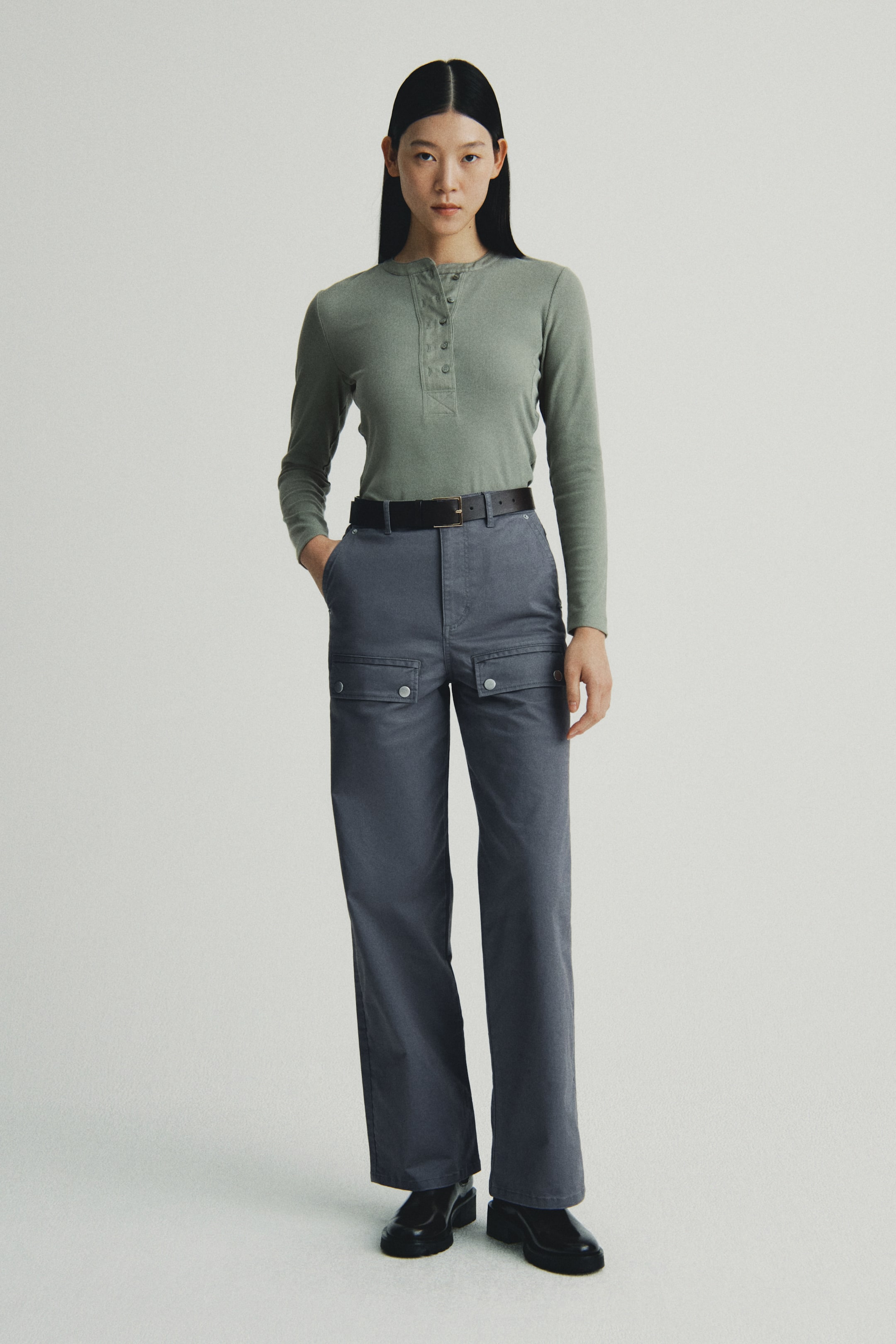 이미지 확대 보기: Rib-knit top - 라이트 더스티 그린 - 여성 | H&M KR 2