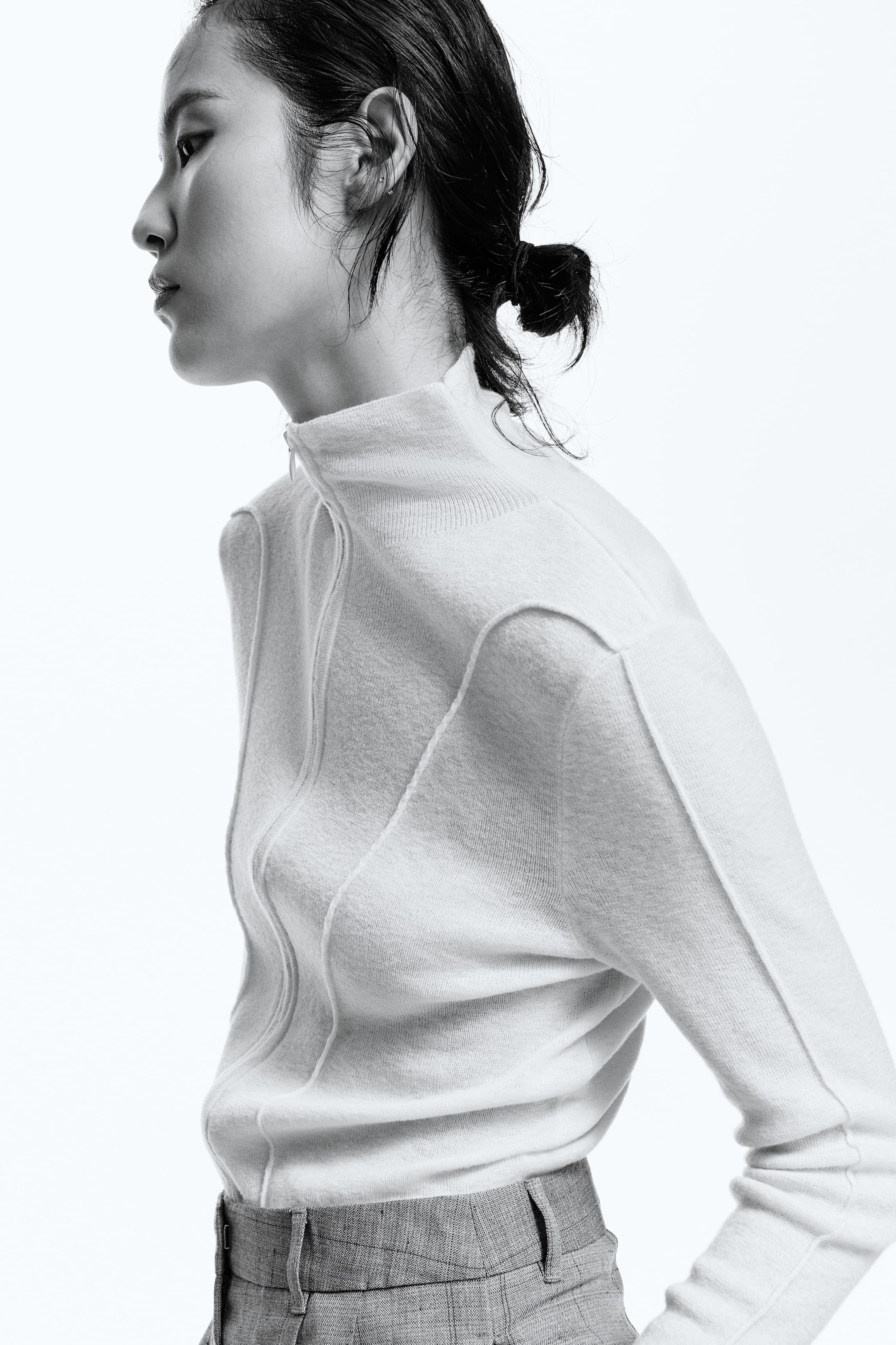 Näytä suurempi kuva: Vetoketjullinen kashmirsekoitteinen pusero - Kermanvaalea - NAISET | H&M FI 4