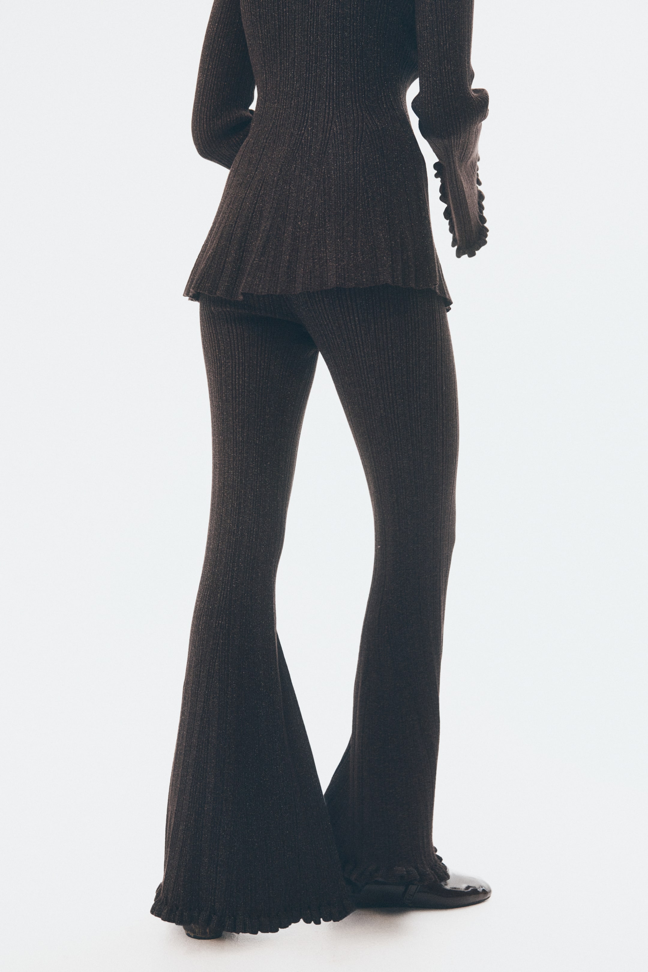 Nagyobb kép megtekintése: Fénylő bordáskötött nadrág - Sötétbarna/csillámló | H&M HU 3