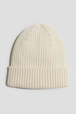 Ribbstickad beanie