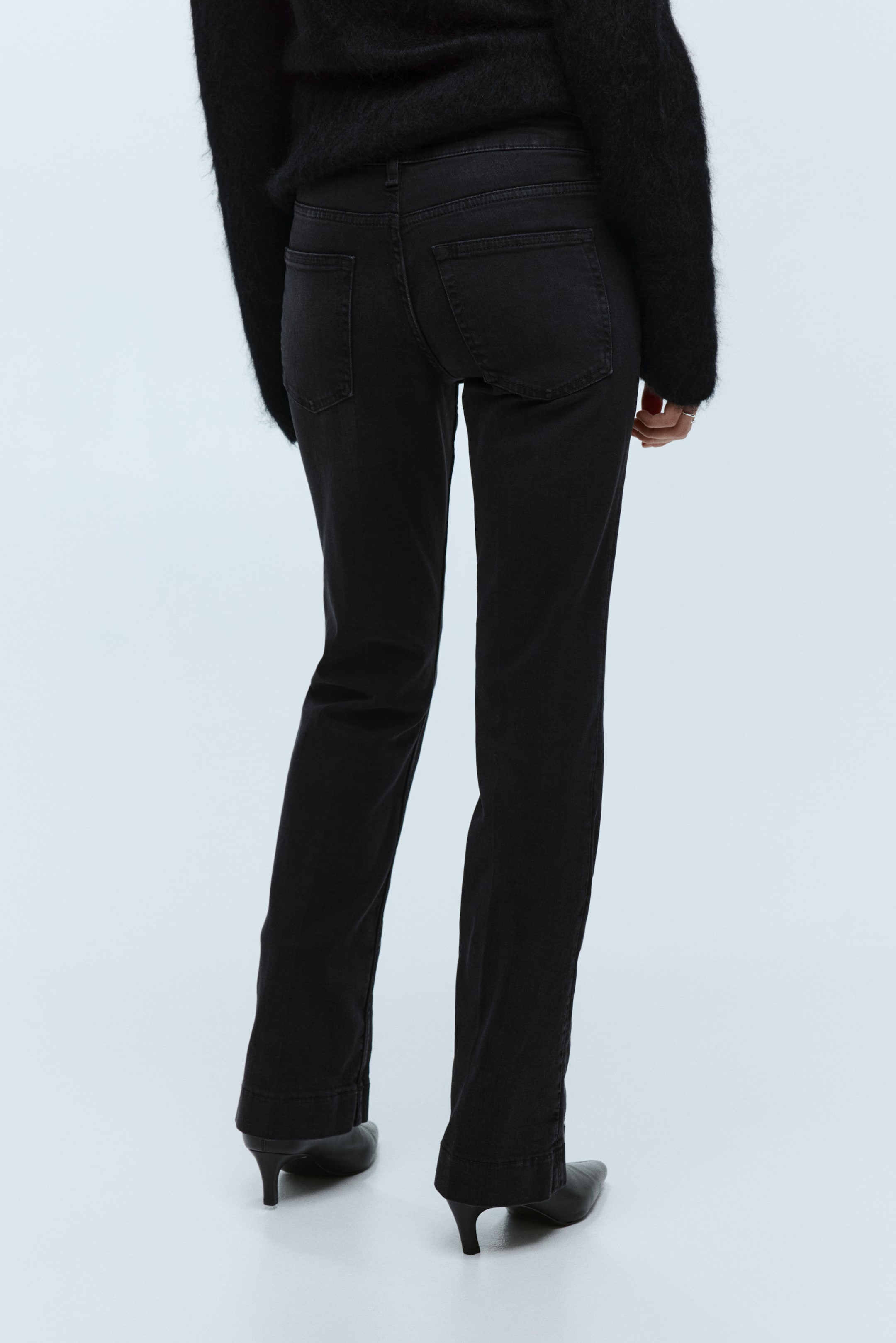 Zobrazit větší obrázek: Bootcut Regular Jeans - Černá - ŽENY | H&M CZ 5