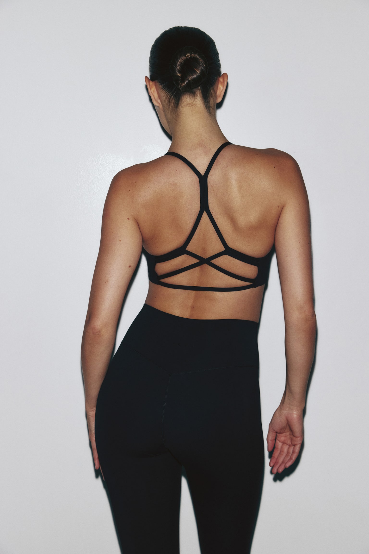 SculptMove™ Medium Support Sports bra - Black/Dark grey/Brown/Dark fuchsia/Beige/Ivory - 7