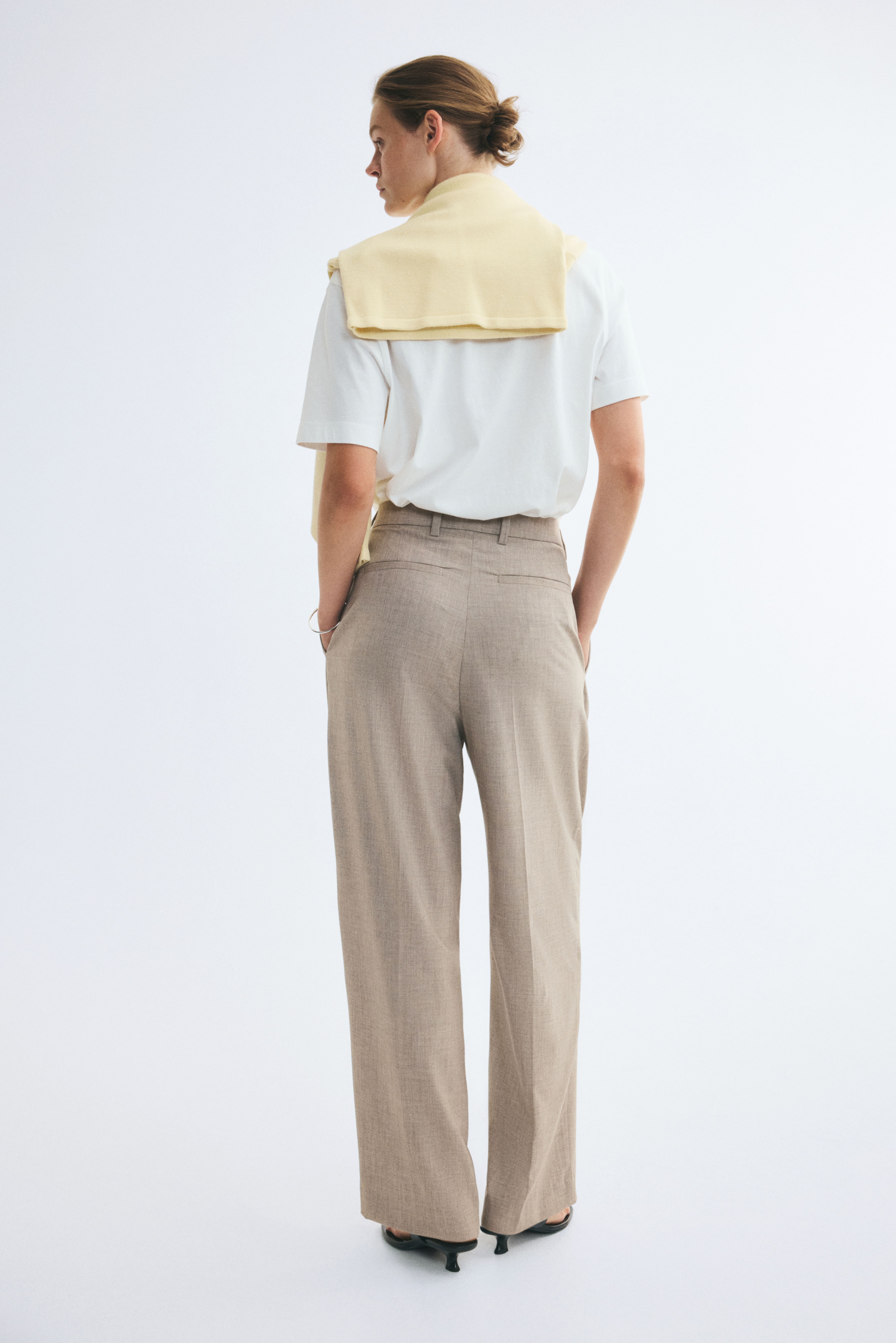 Pantalon sur mesure à jambes tonneau