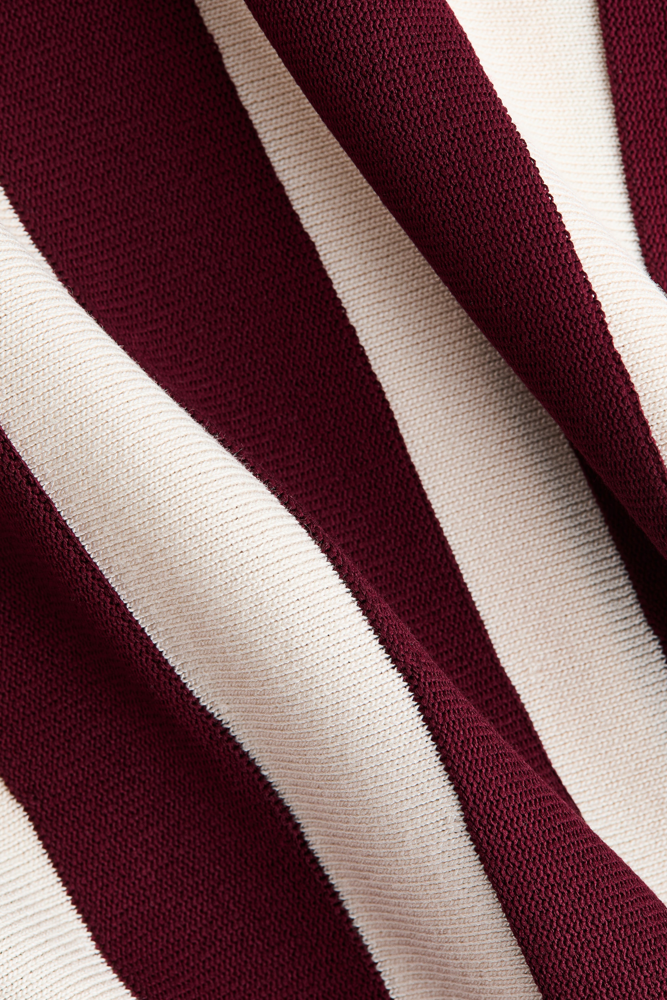 Haut en tricot fin avec encolure bateau
