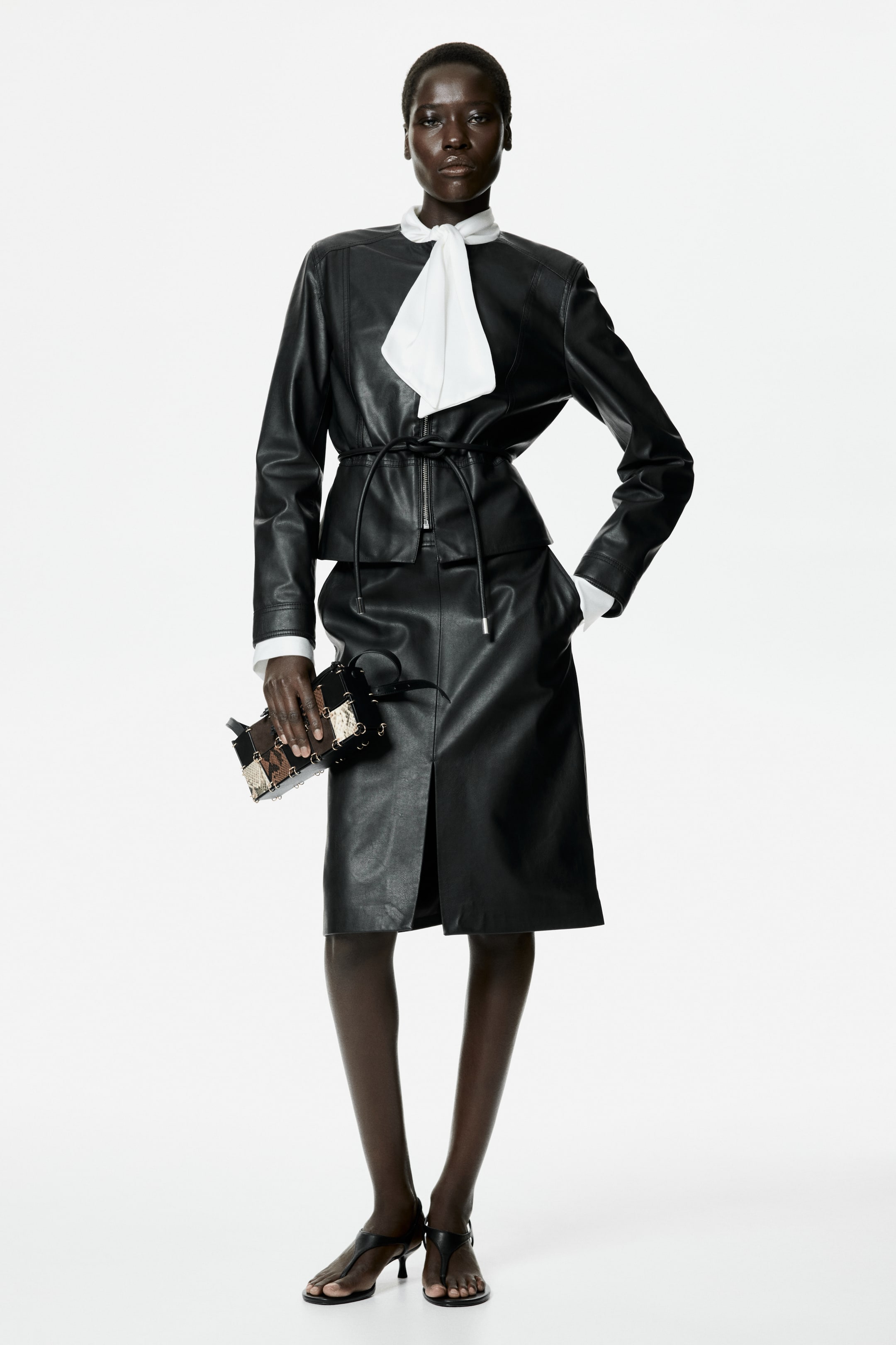 Veste péplum en tissu enduit