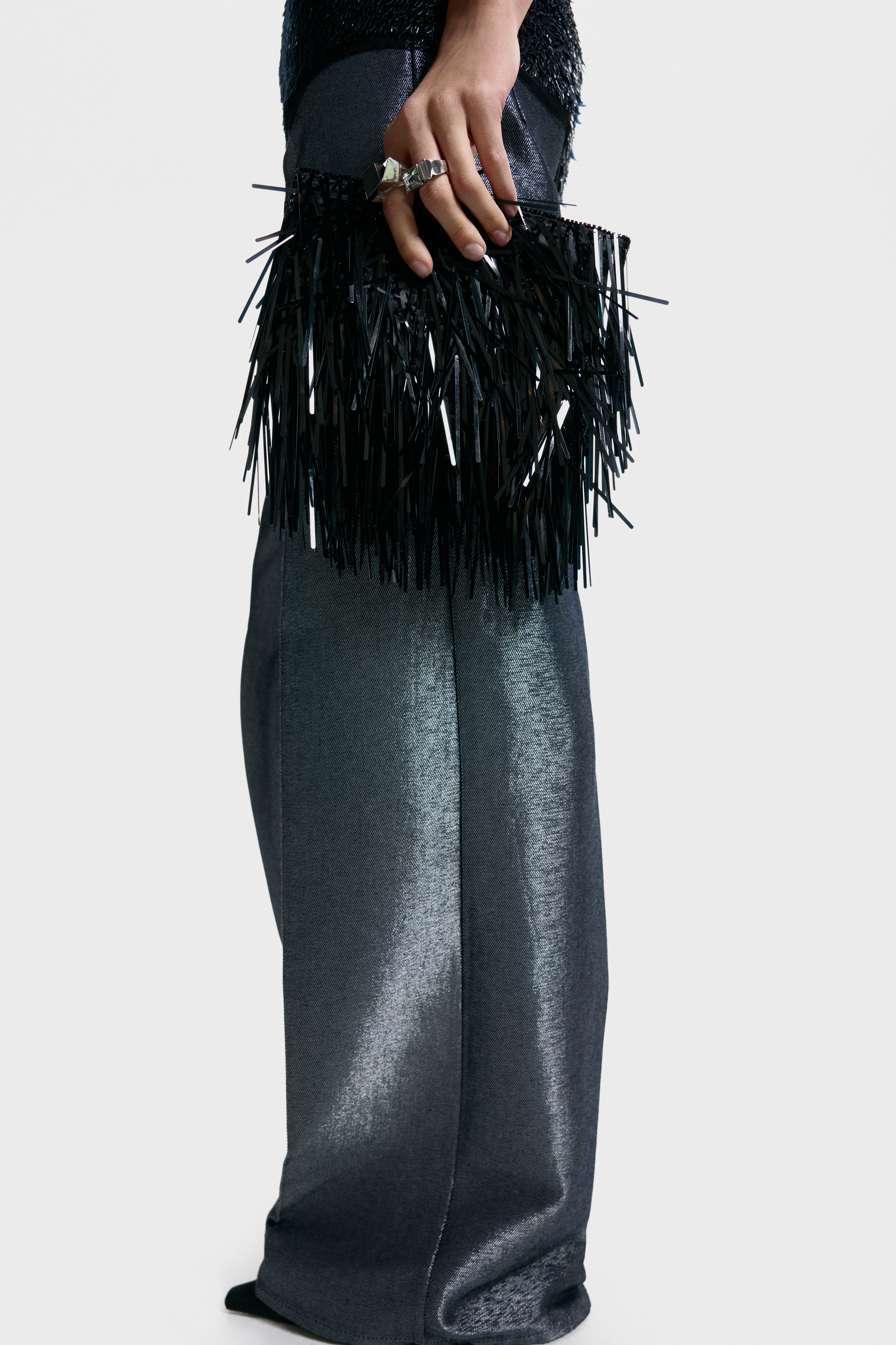 H & M - エンベリッシュドクラッチバッグ - ブラック