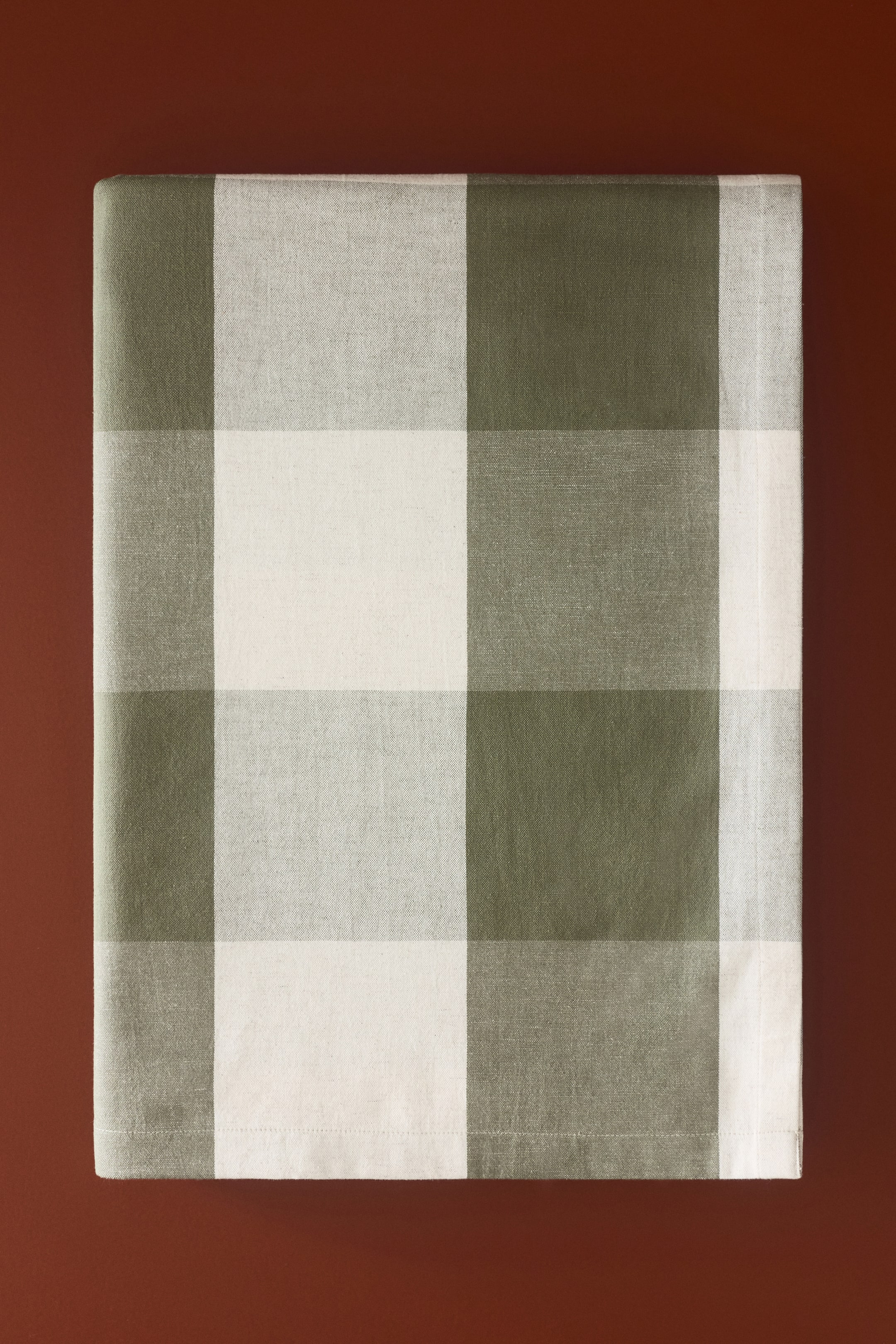 拡大画像を表示: リネンブレンドテーブルクロス - カーキグリーン／ギンガムチェック - Home All | H&M JP 1