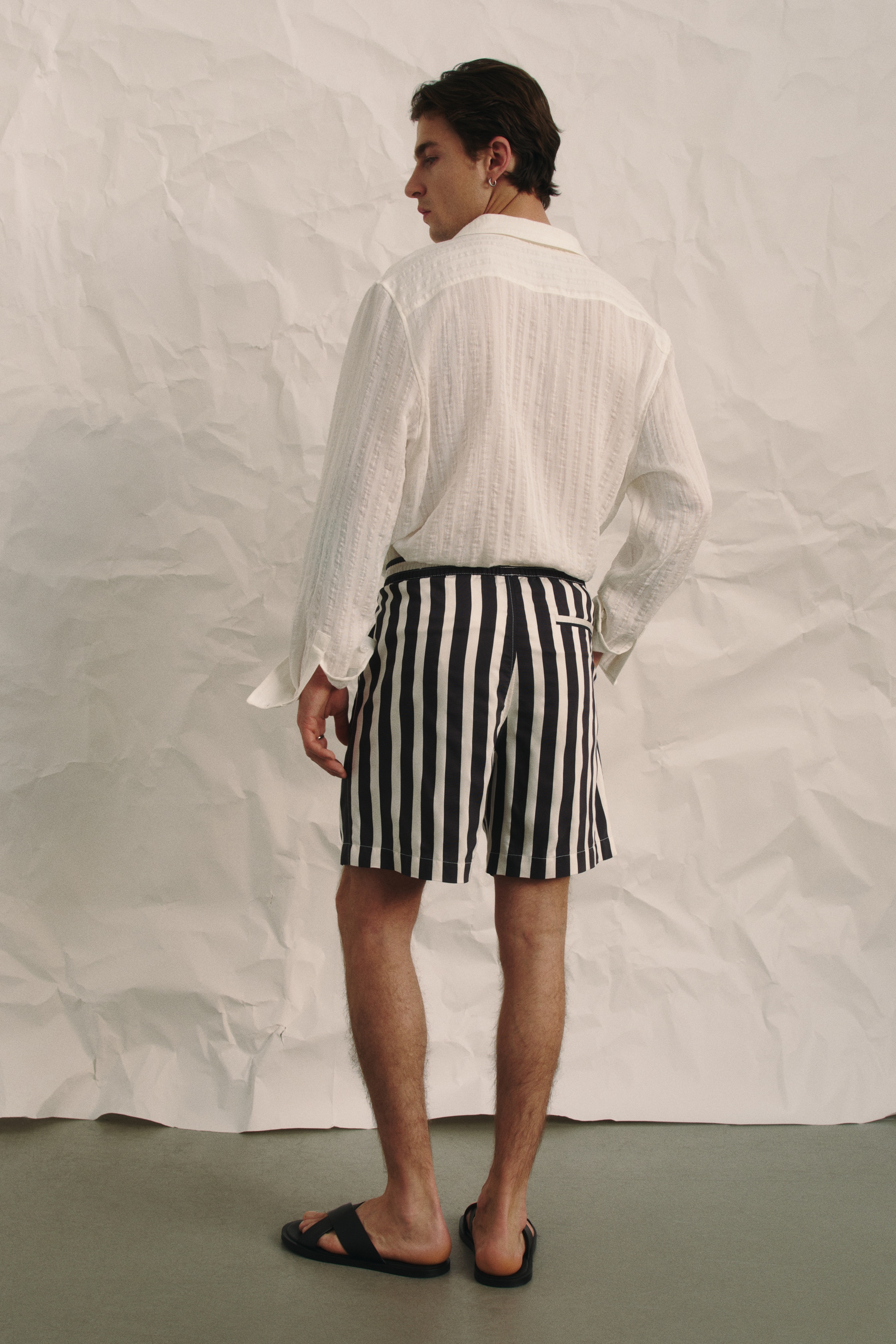 MALBON ホワイトショートスリーブシャツとショートパンツセット MALBON ホワイトショートスリーブシャツとショートパンツセット