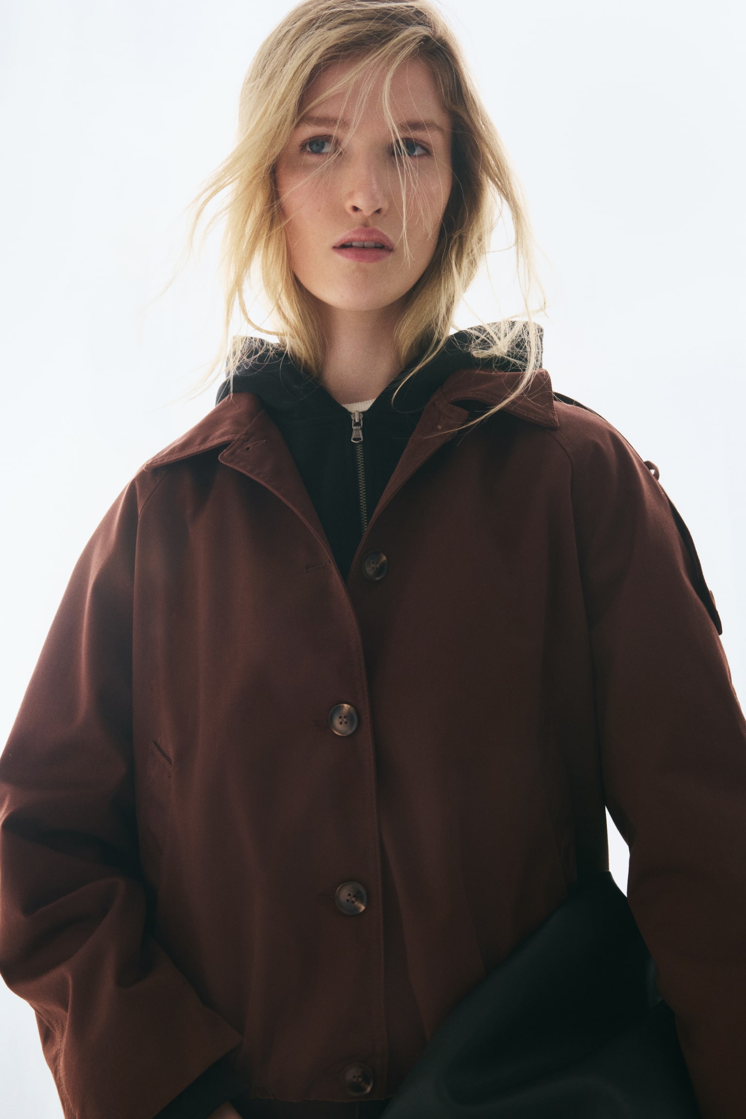 Женская куртка H&M Twill Blouson, цвет: Тёмный коричневый — фото 4
