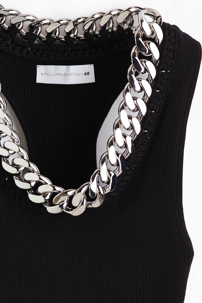 Top acanalado con detalle de cadena - Negro - 3