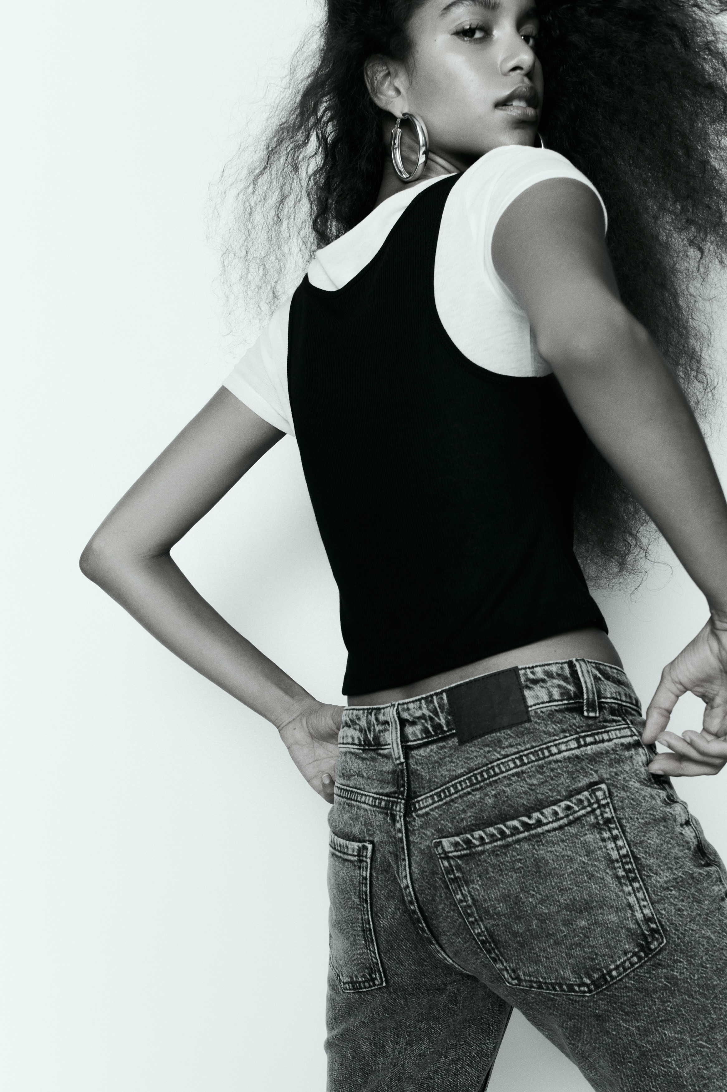 Slim Straight Regular-Waist Jeans - thumbnail 4