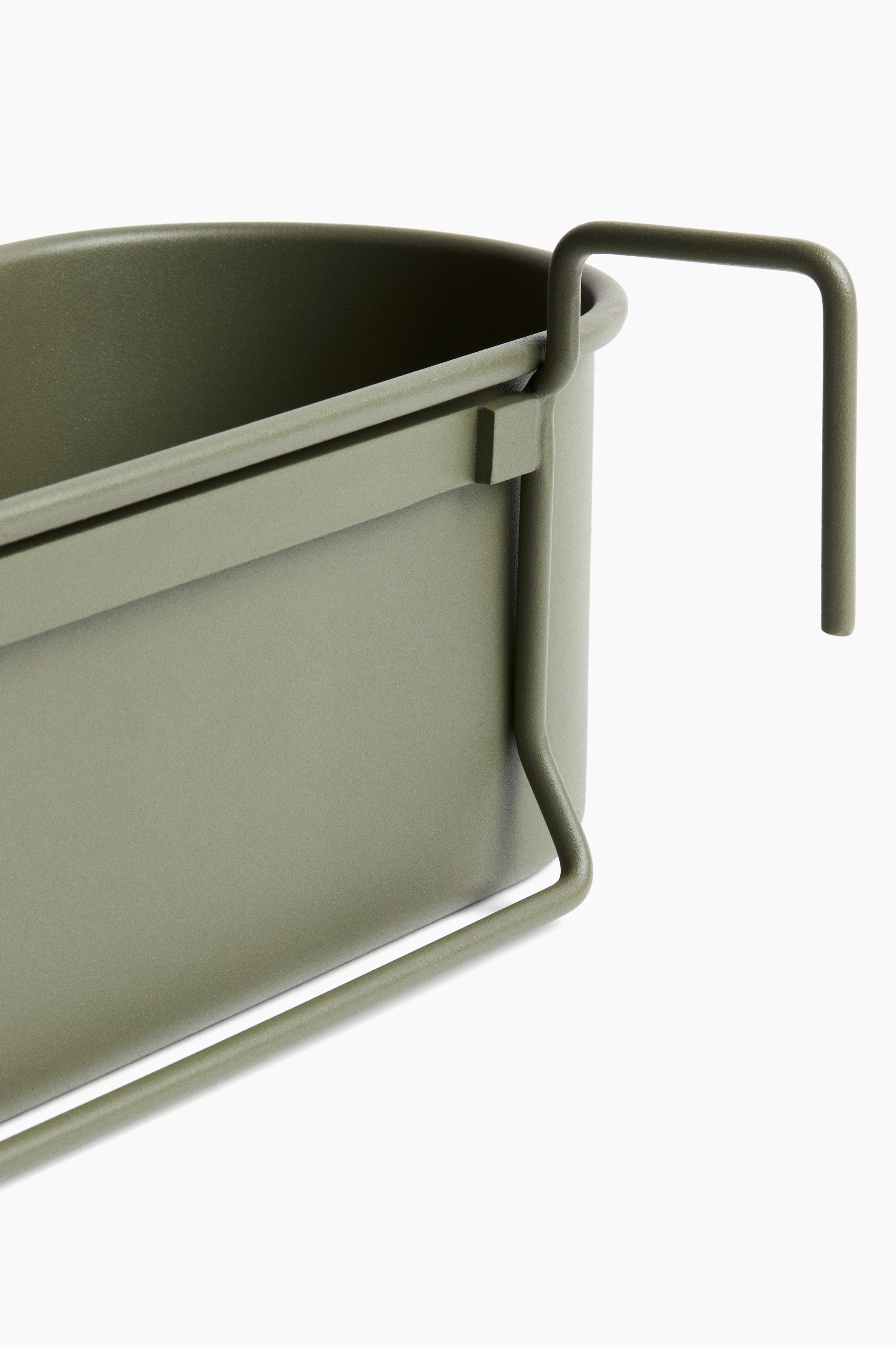 Black Metal Hanging Planter Box at H&M Home | H&M CA