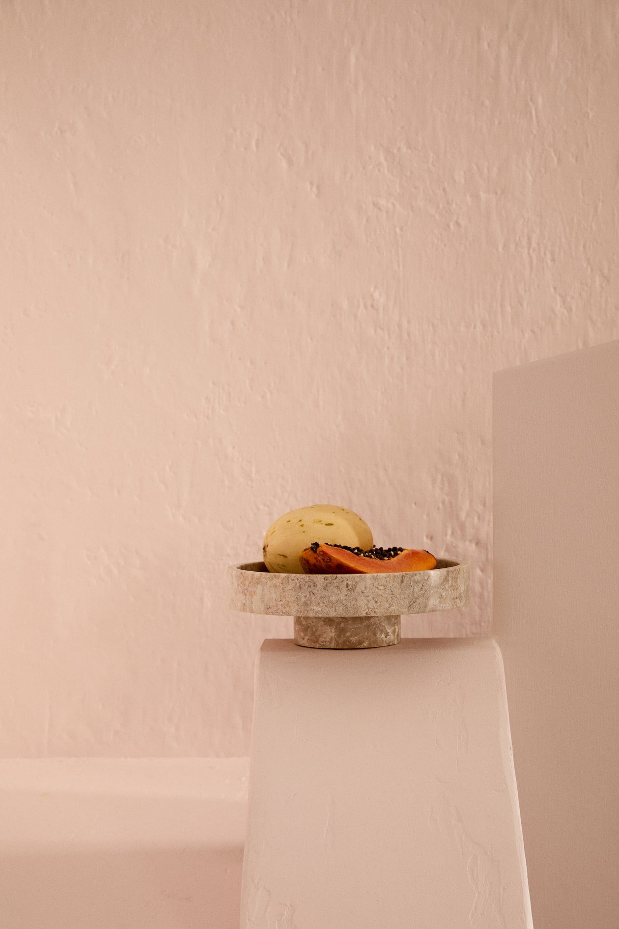 Bol de service en marbre sur pied - Beige - Home All | H&M FR