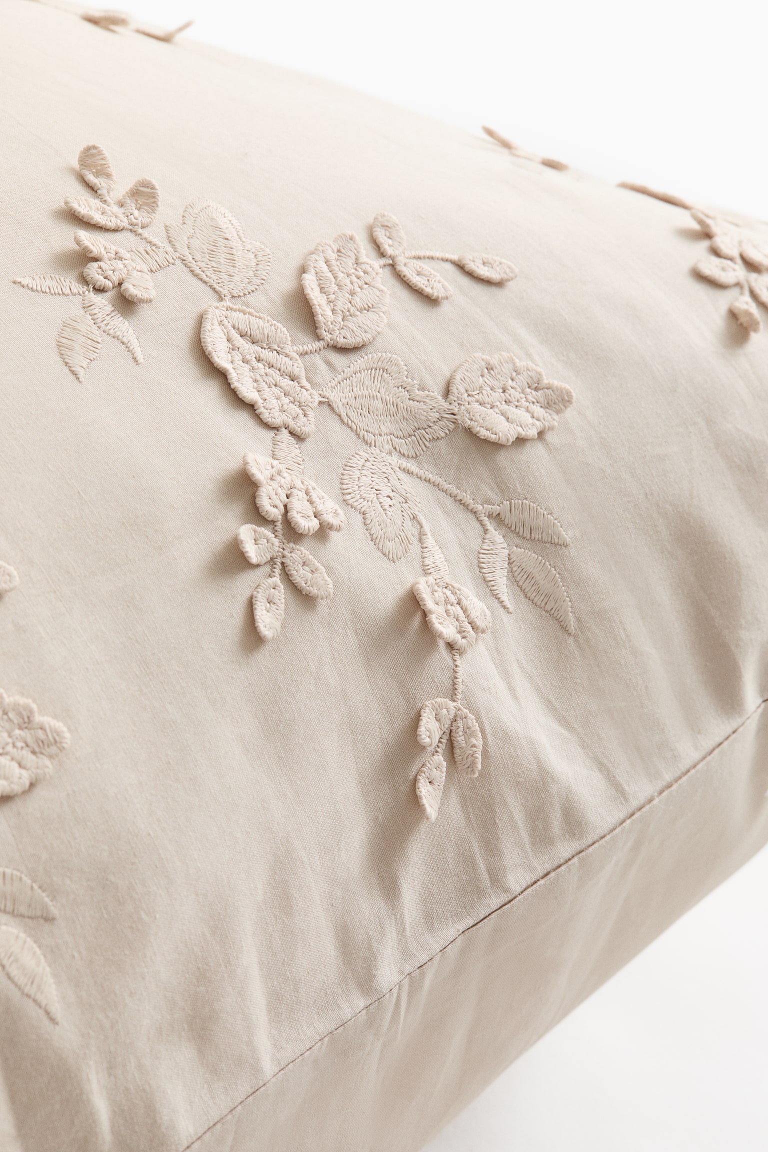 Embroidery-detail cotton pillowcase - Light beige/Floral - 4