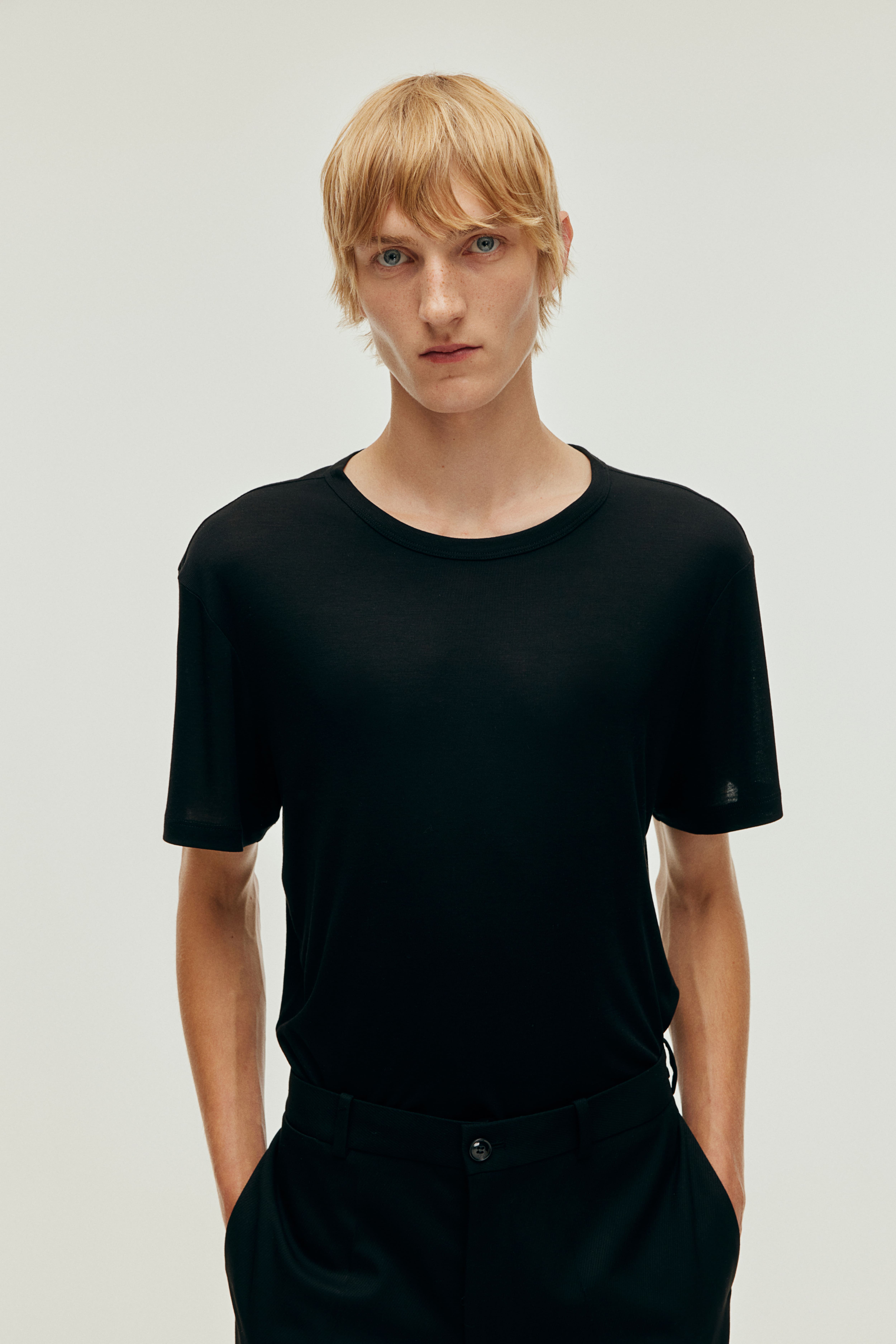 Slim Fit T-shirt - Round Neck - Short sleeve - Black - Men | H&M US